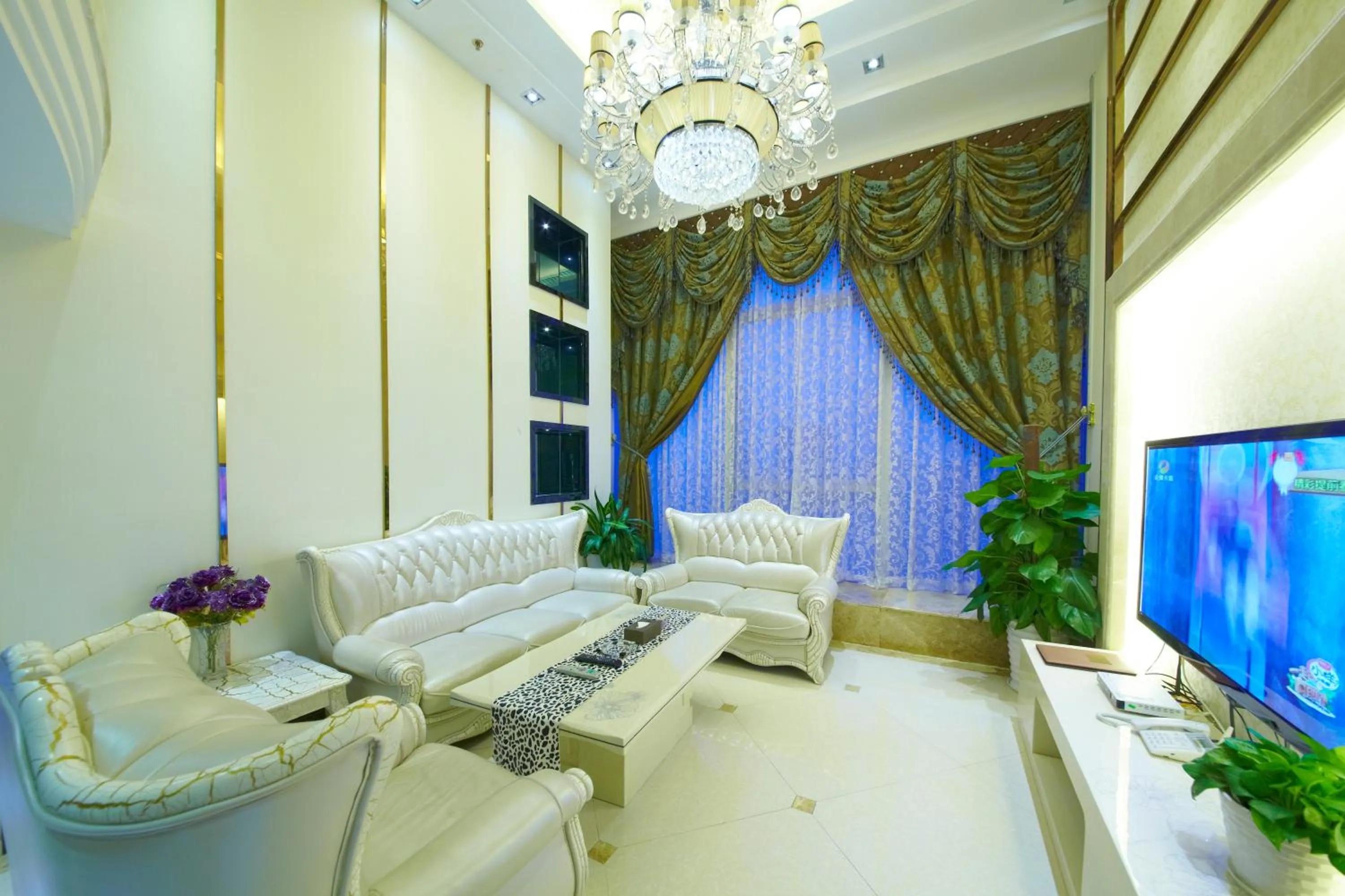 TV and multimedia in Louidon Mega Apartment Of Kam Rueng Plaza - Sunshine Apartment