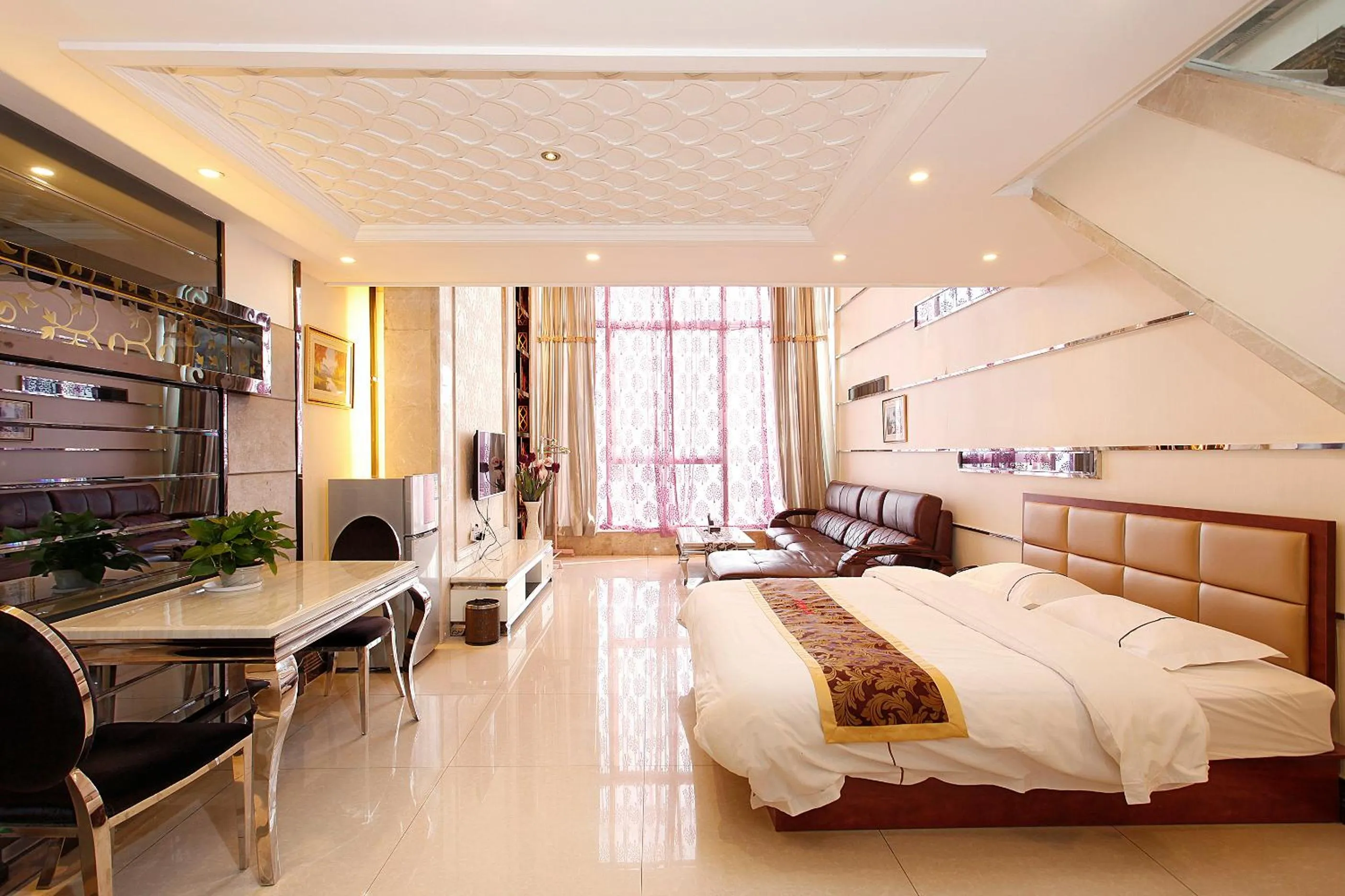 Living room, Bed in Louidon Mega Apartment Of Kam Rueng Plaza - Sunshine Apartment
