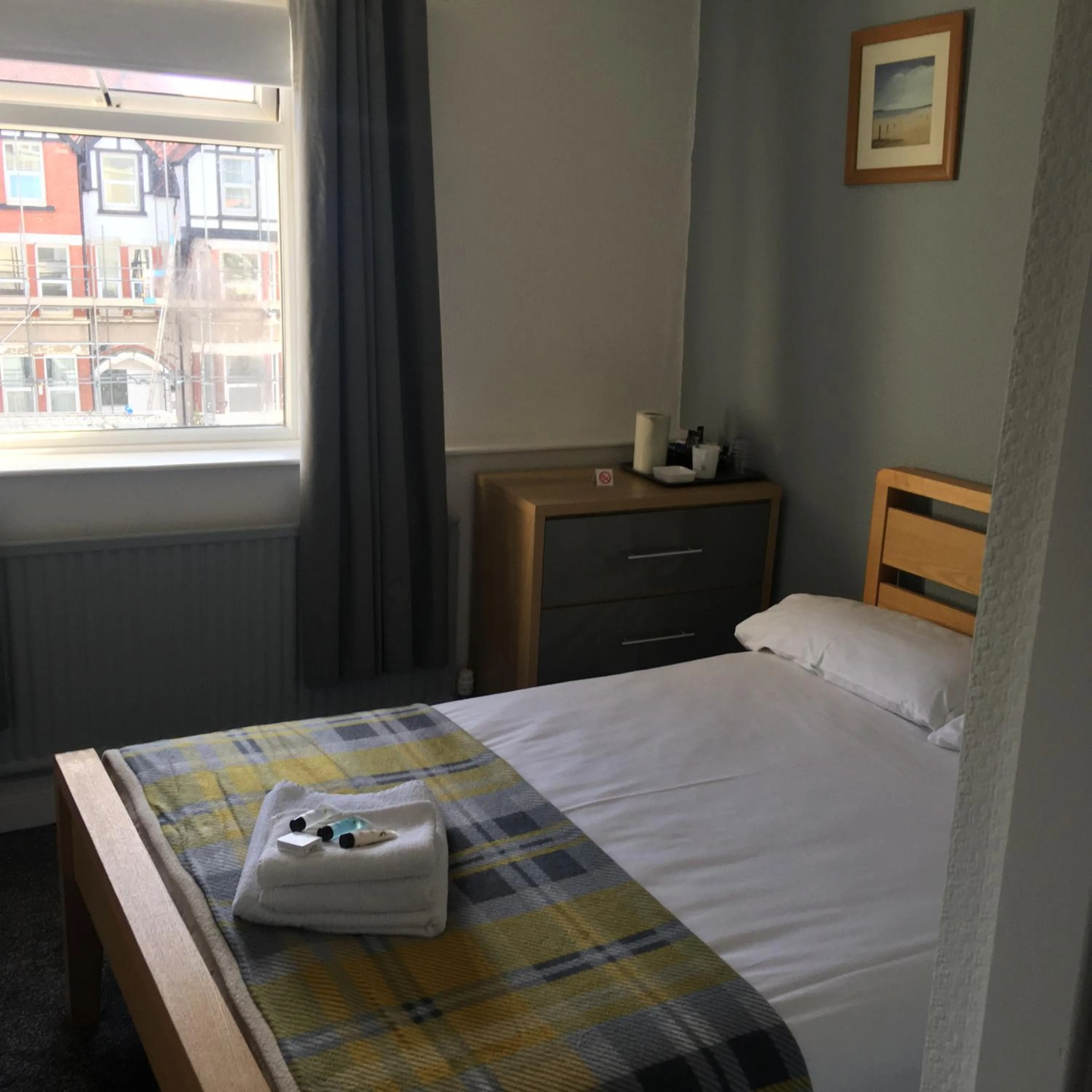 Bed in Oak Alyn Hotel