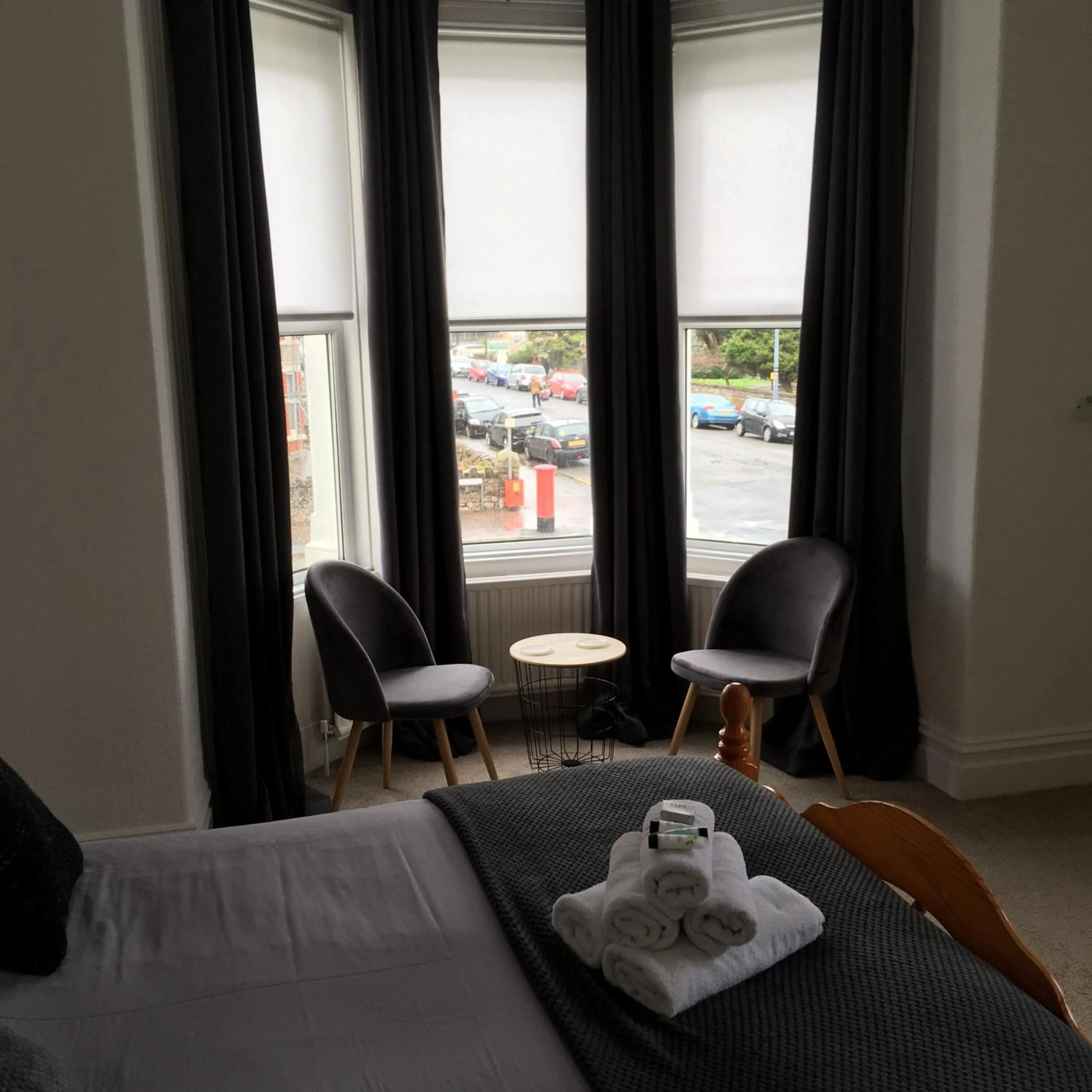 Bed in Oak Alyn Hotel