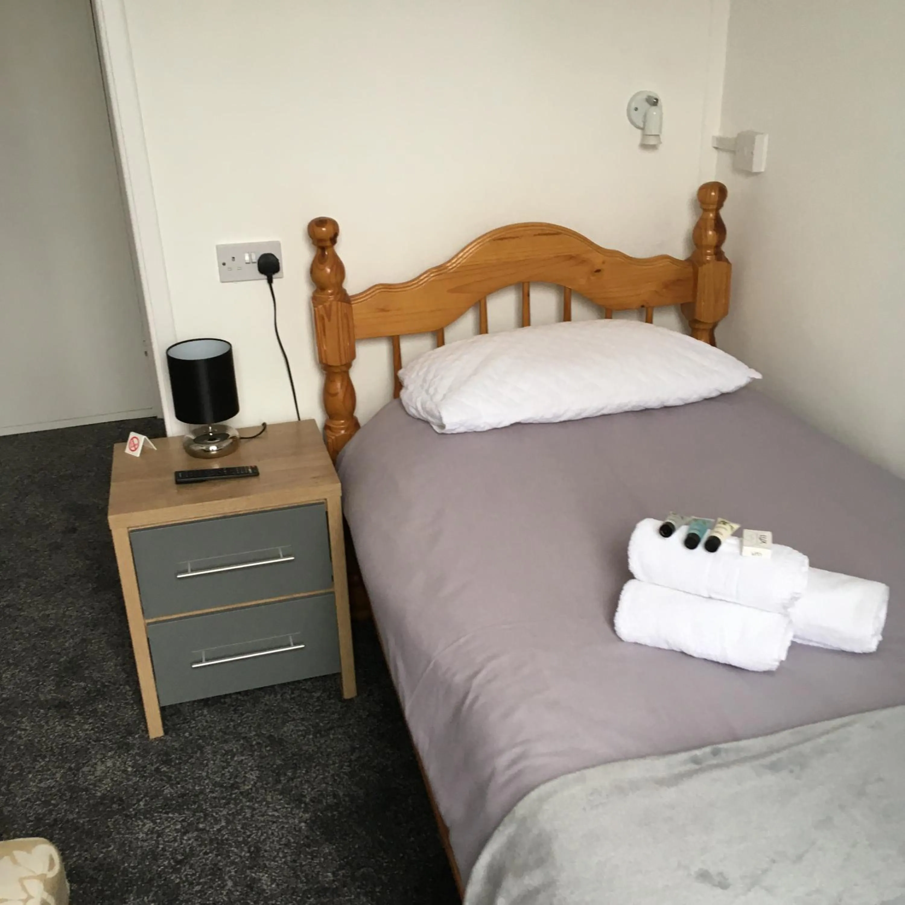 Bed in Oak Alyn Hotel