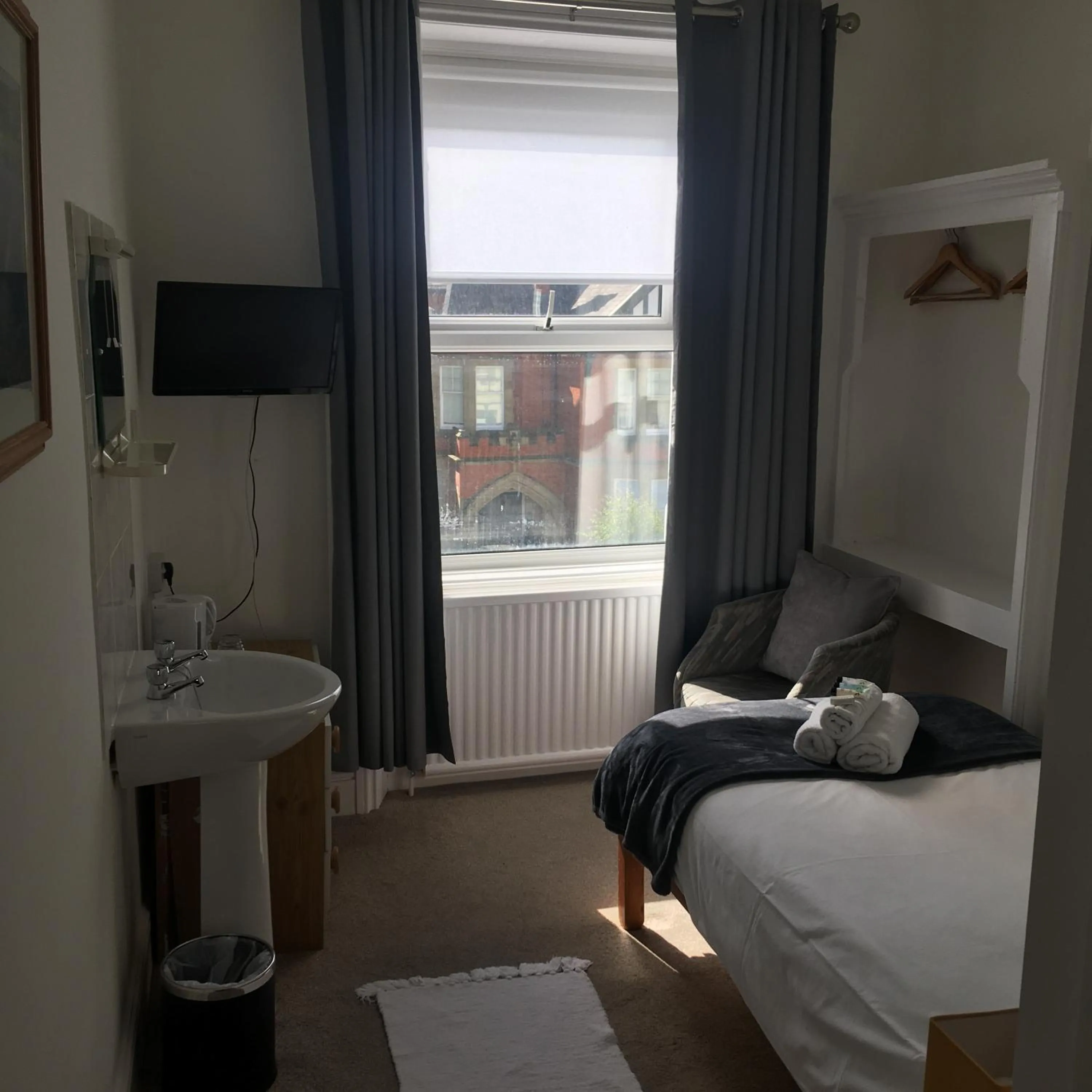 Bed in Oak Alyn Hotel