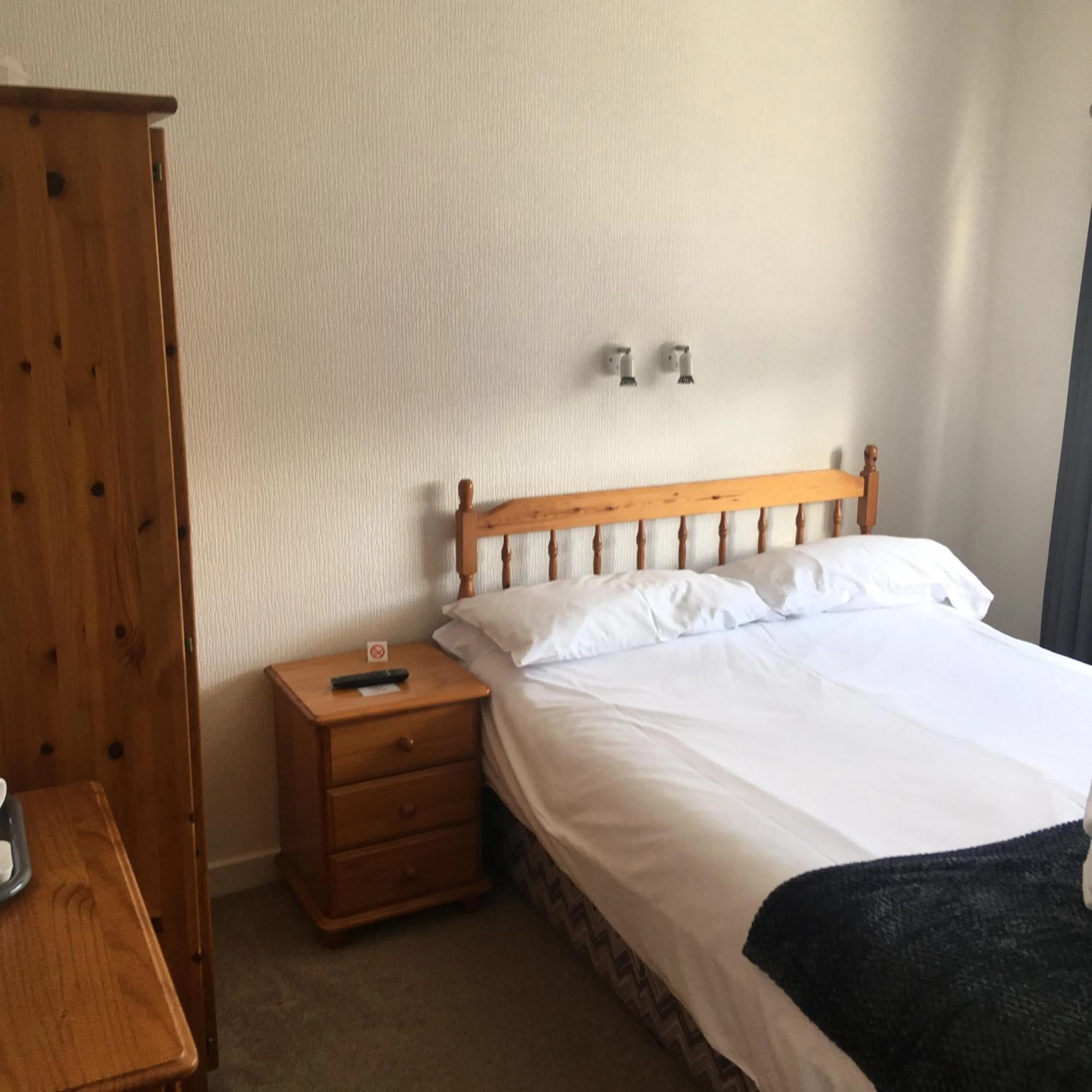 Bed in Oak Alyn Hotel