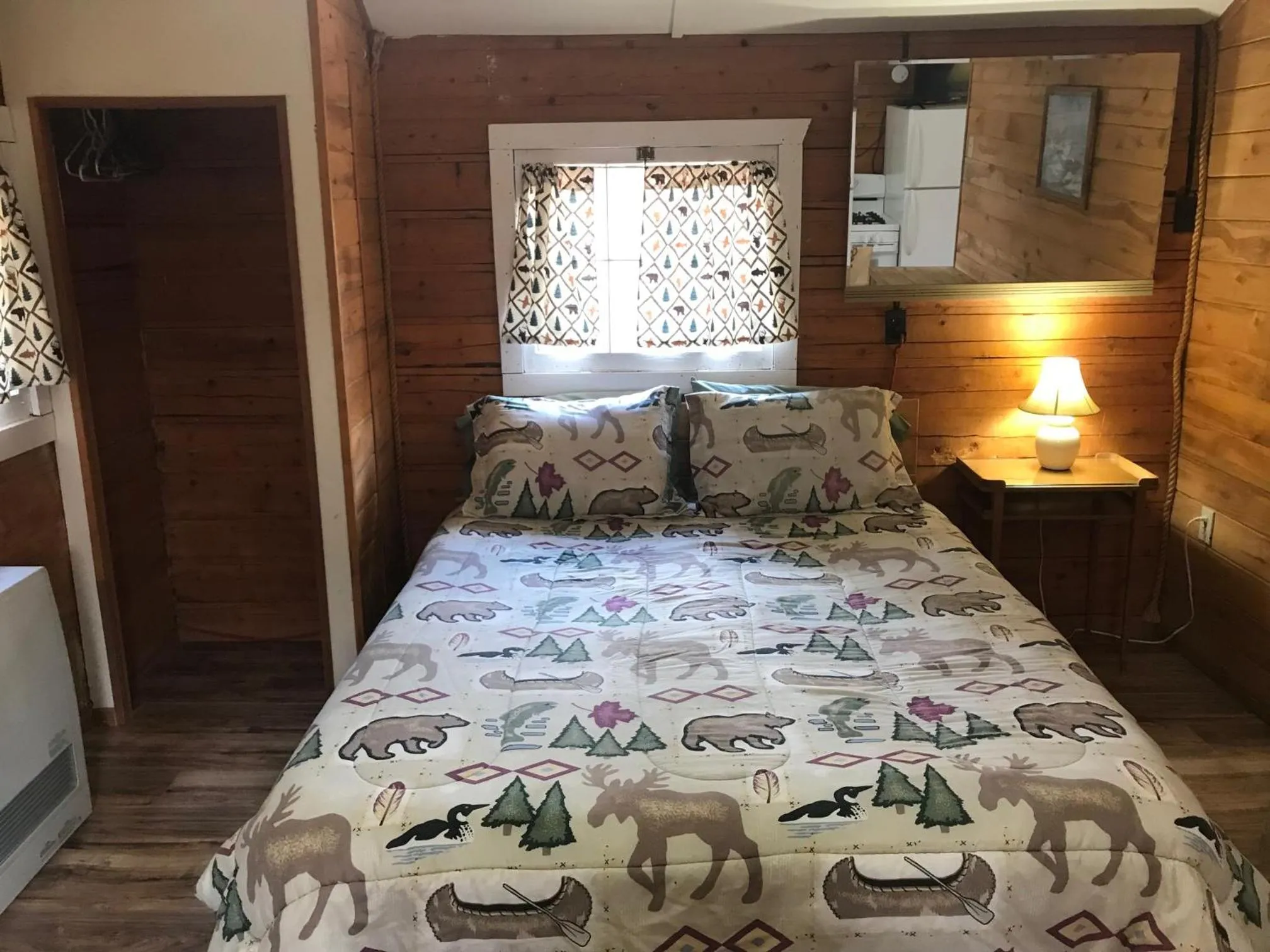 Bed in Grandview Cabins & RV Resort