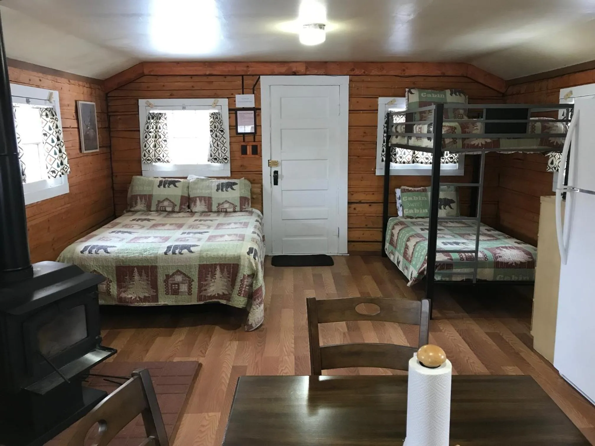 Bed in Grandview Cabins & RV Resort