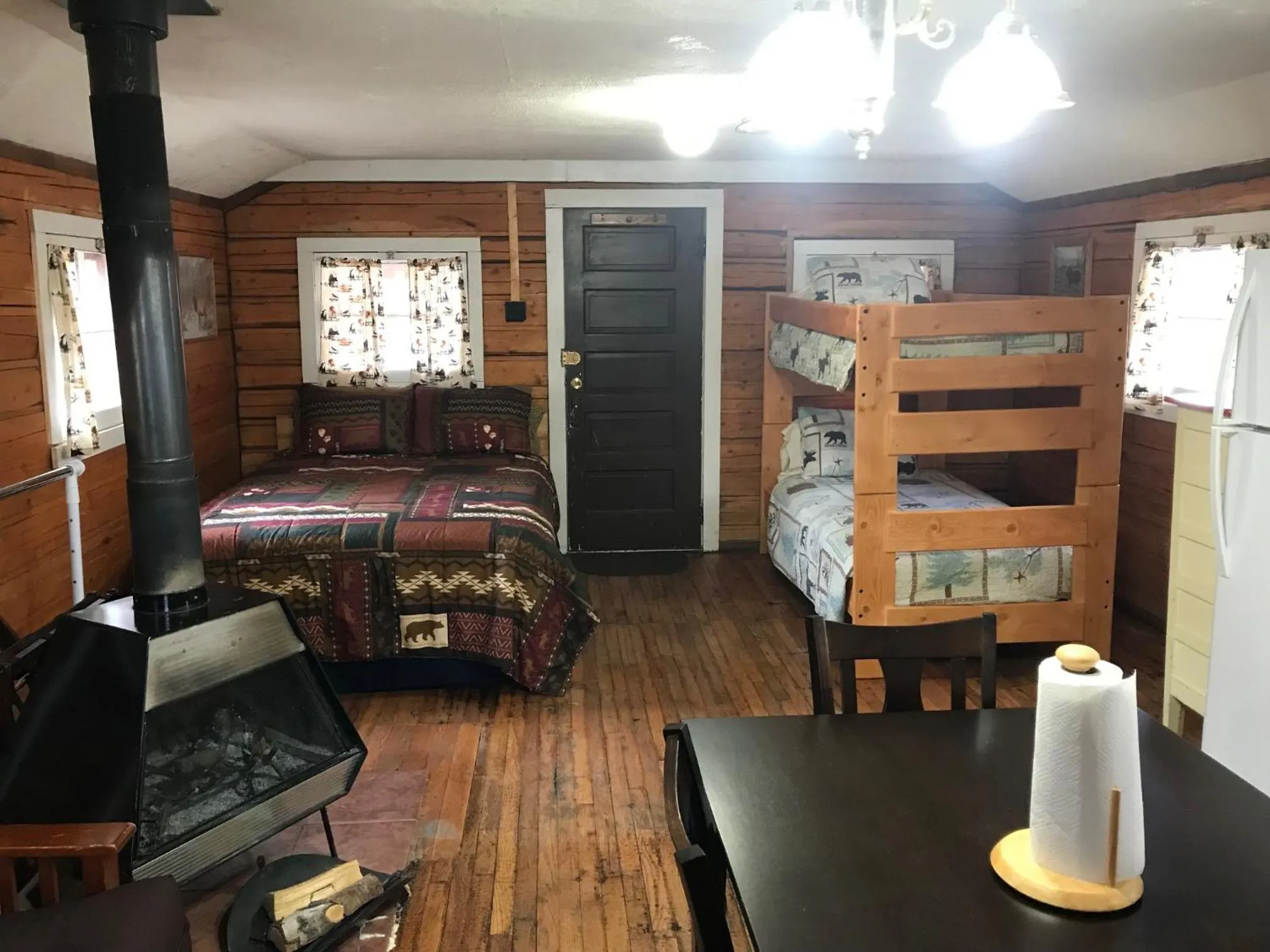 Bed in Grandview Cabins & RV Resort