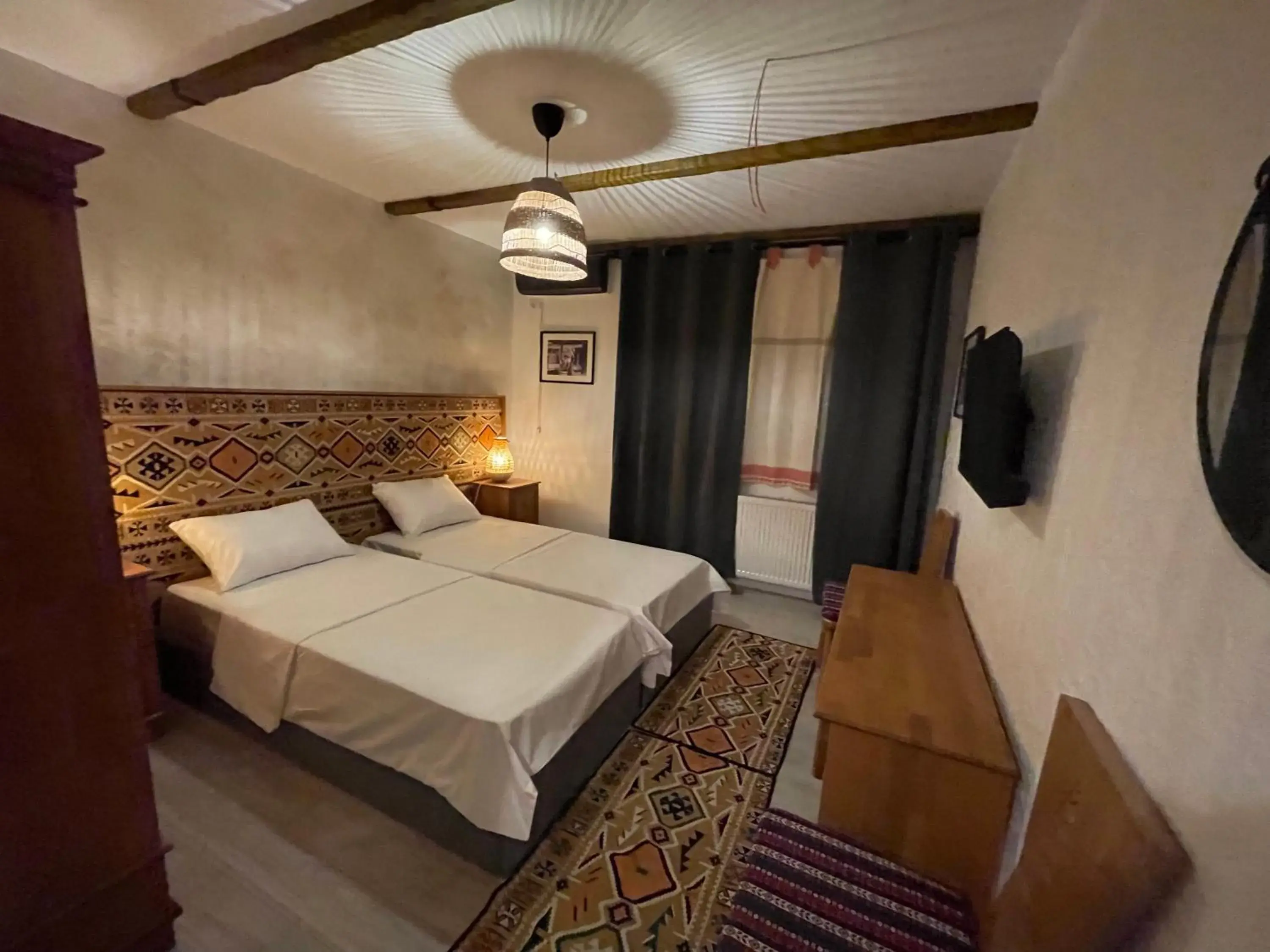 Twin Room in Hotel Casa Romaneasca Twin Room in Hotel Casa Romaneasca