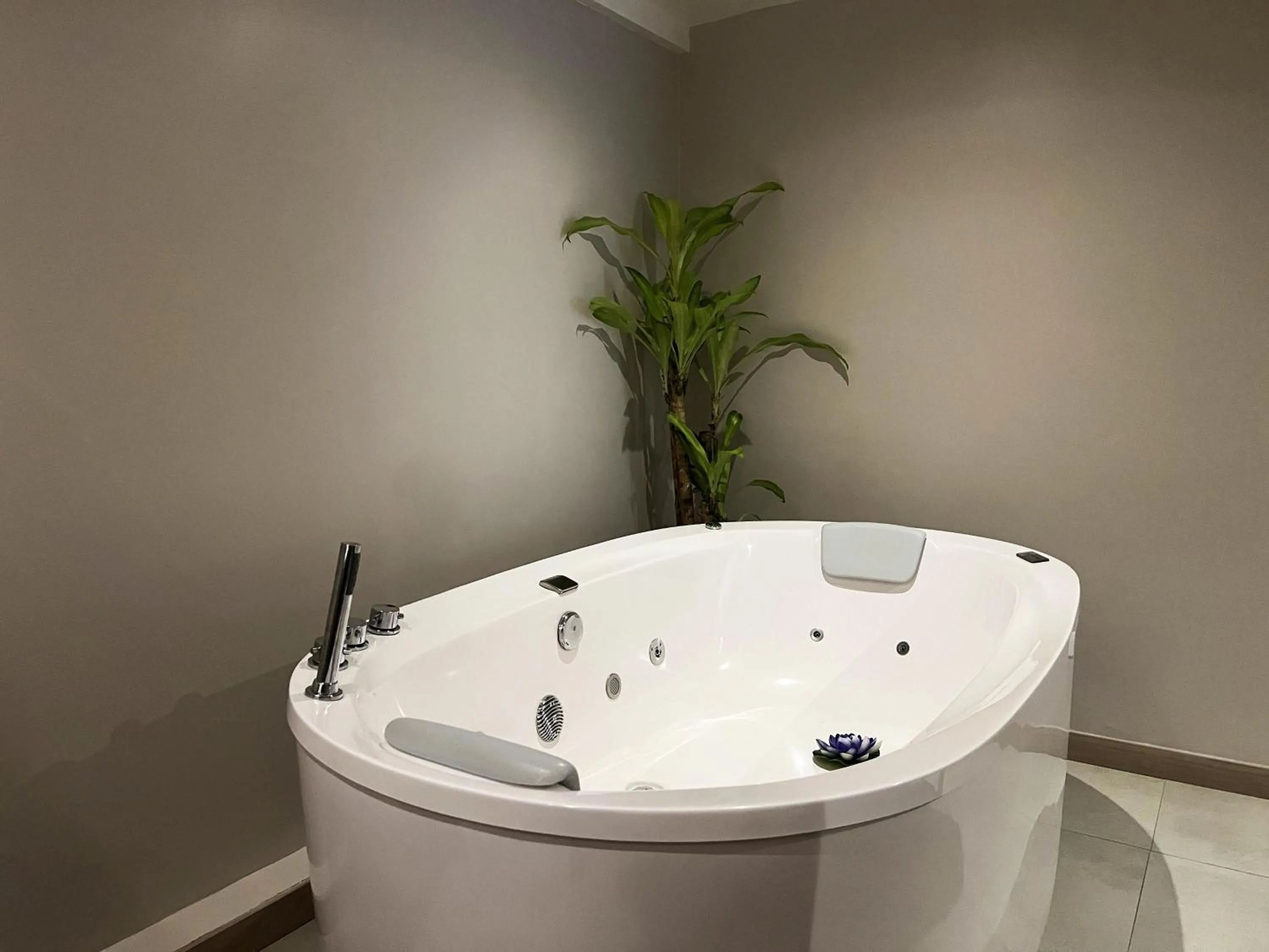 Spa and wellness centre/facilities in York Medellin, Curio Collection by Hilton