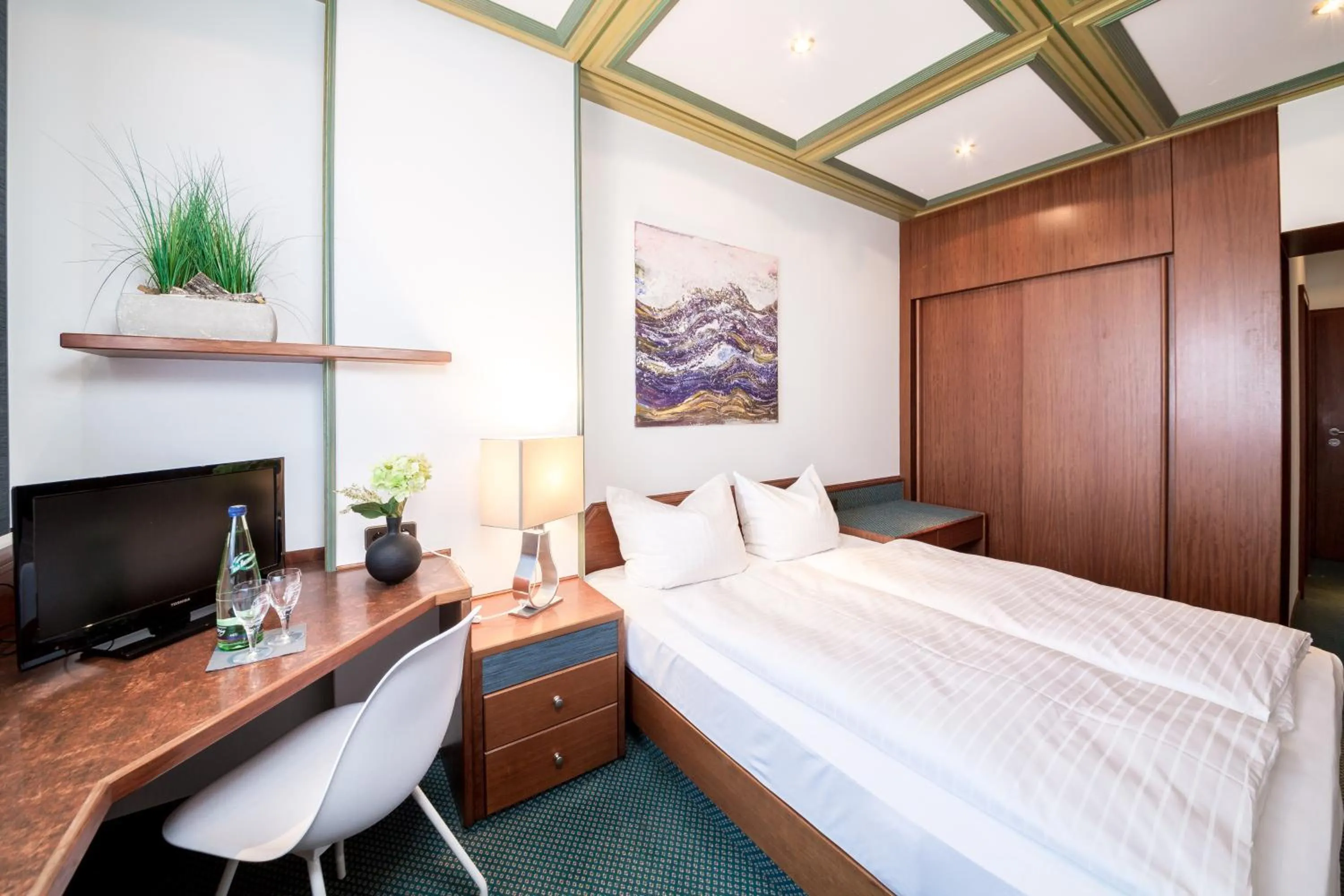 TV and multimedia, Bed in Arotel Best living Nürnberg