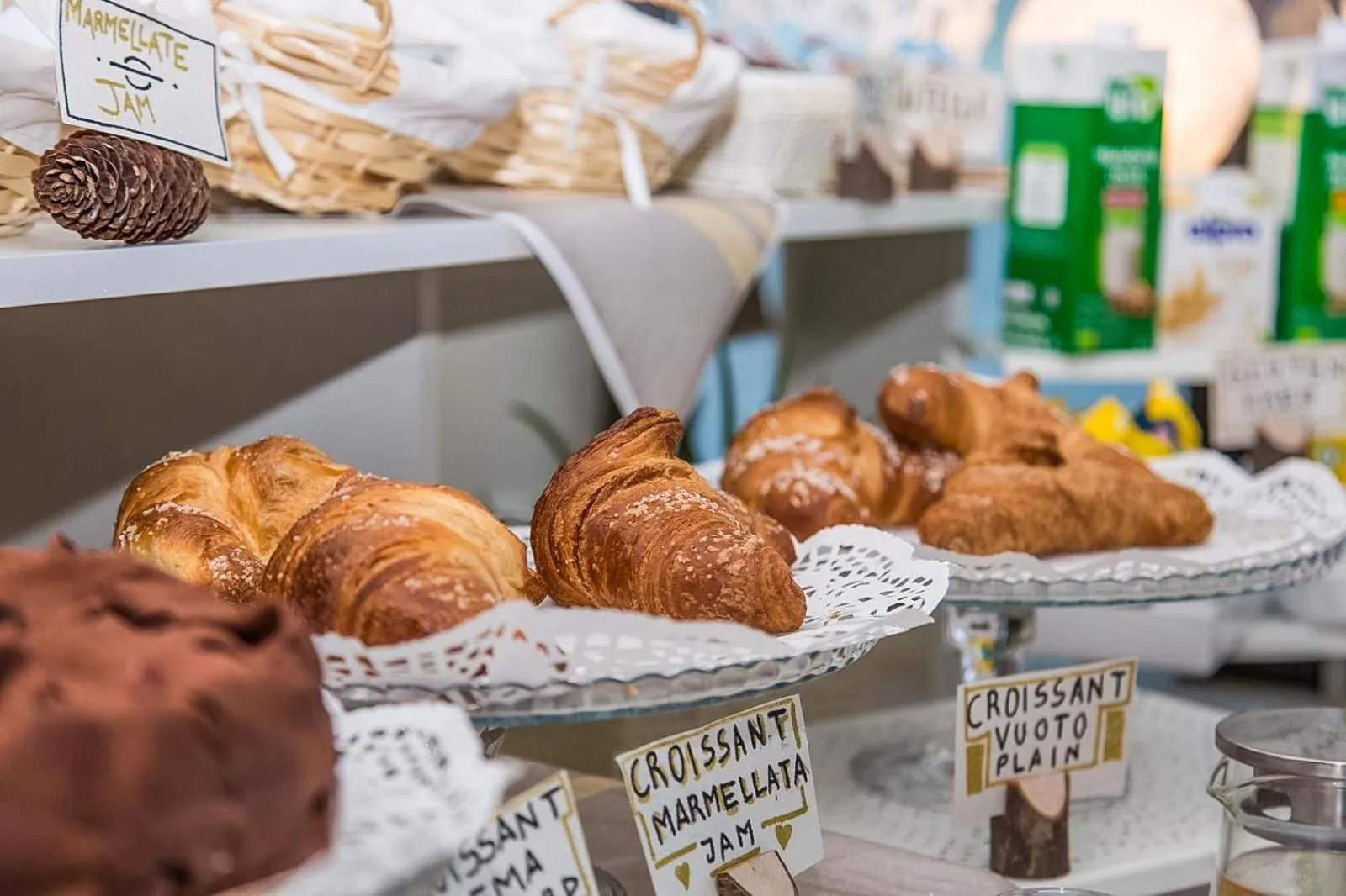 Breakfast in Hotel Chalet del Lago