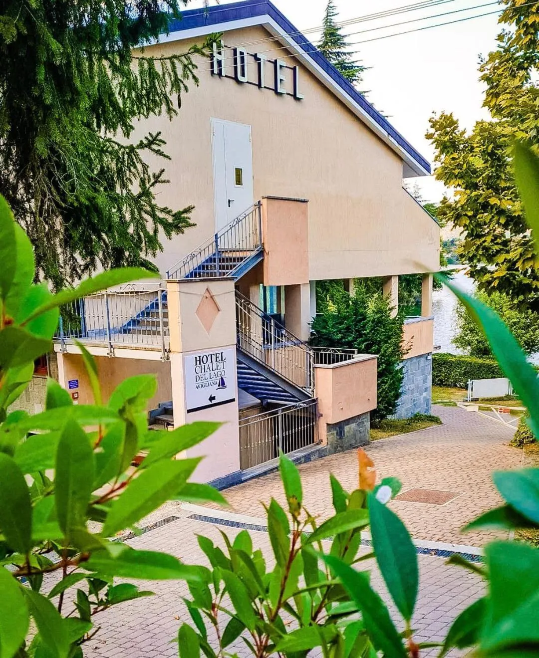 Property building in Hotel Chalet del Lago