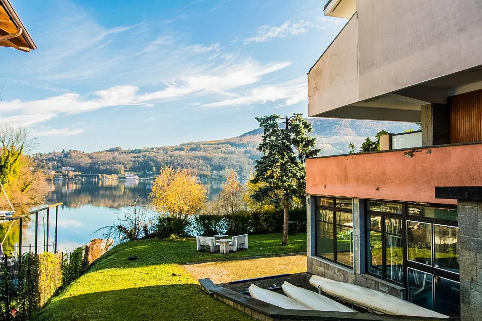 Property building in Hotel Chalet del Lago