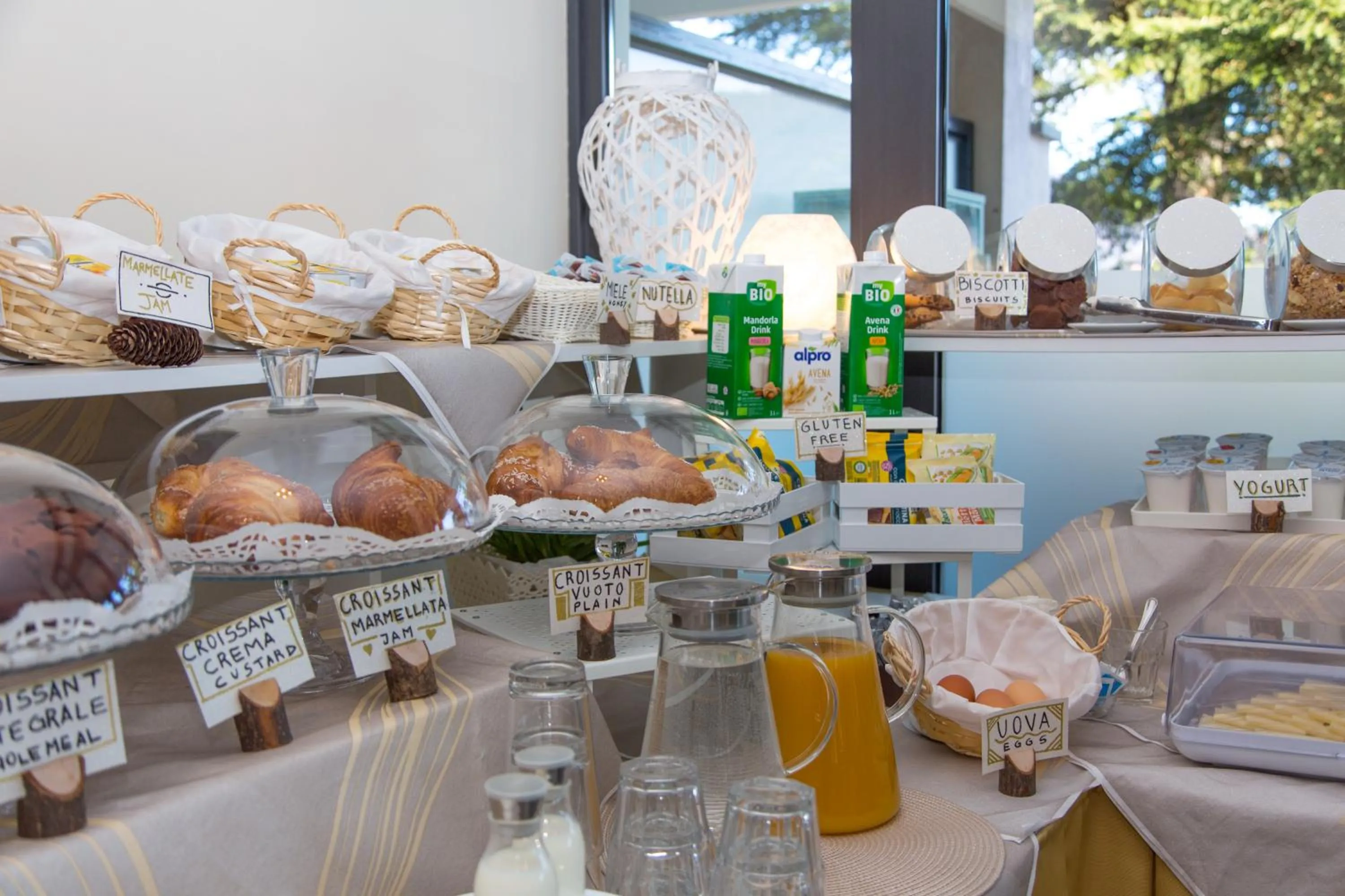 Breakfast in Hotel Chalet del Lago