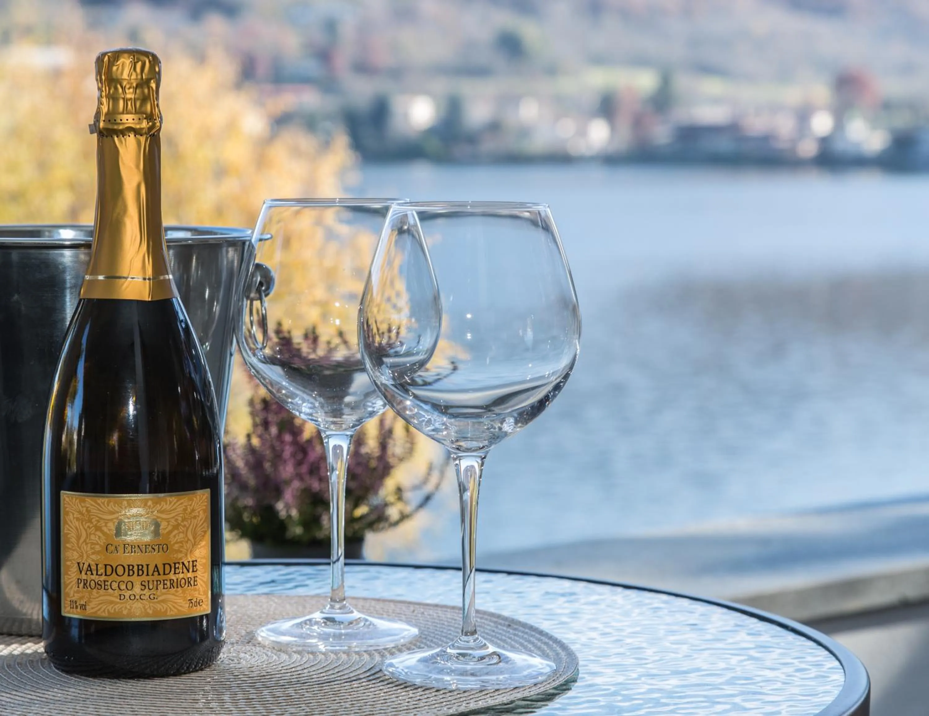 Drinks in Hotel Chalet del Lago