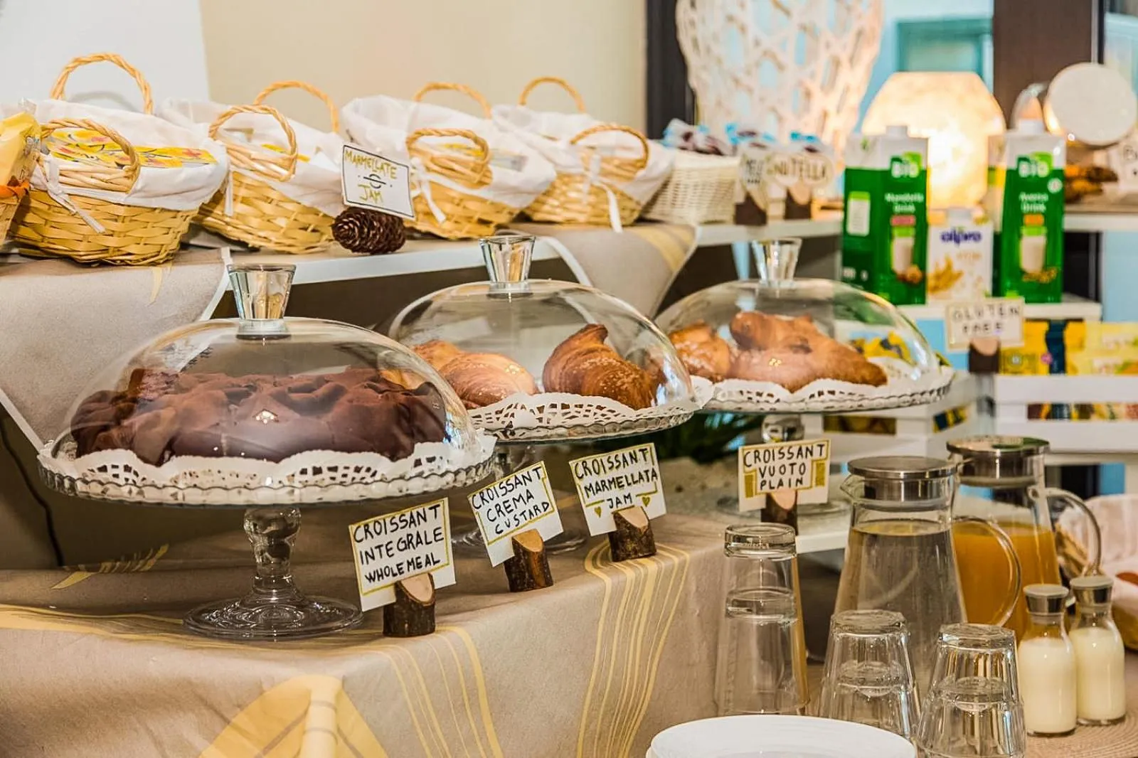 Breakfast in Hotel Chalet del Lago