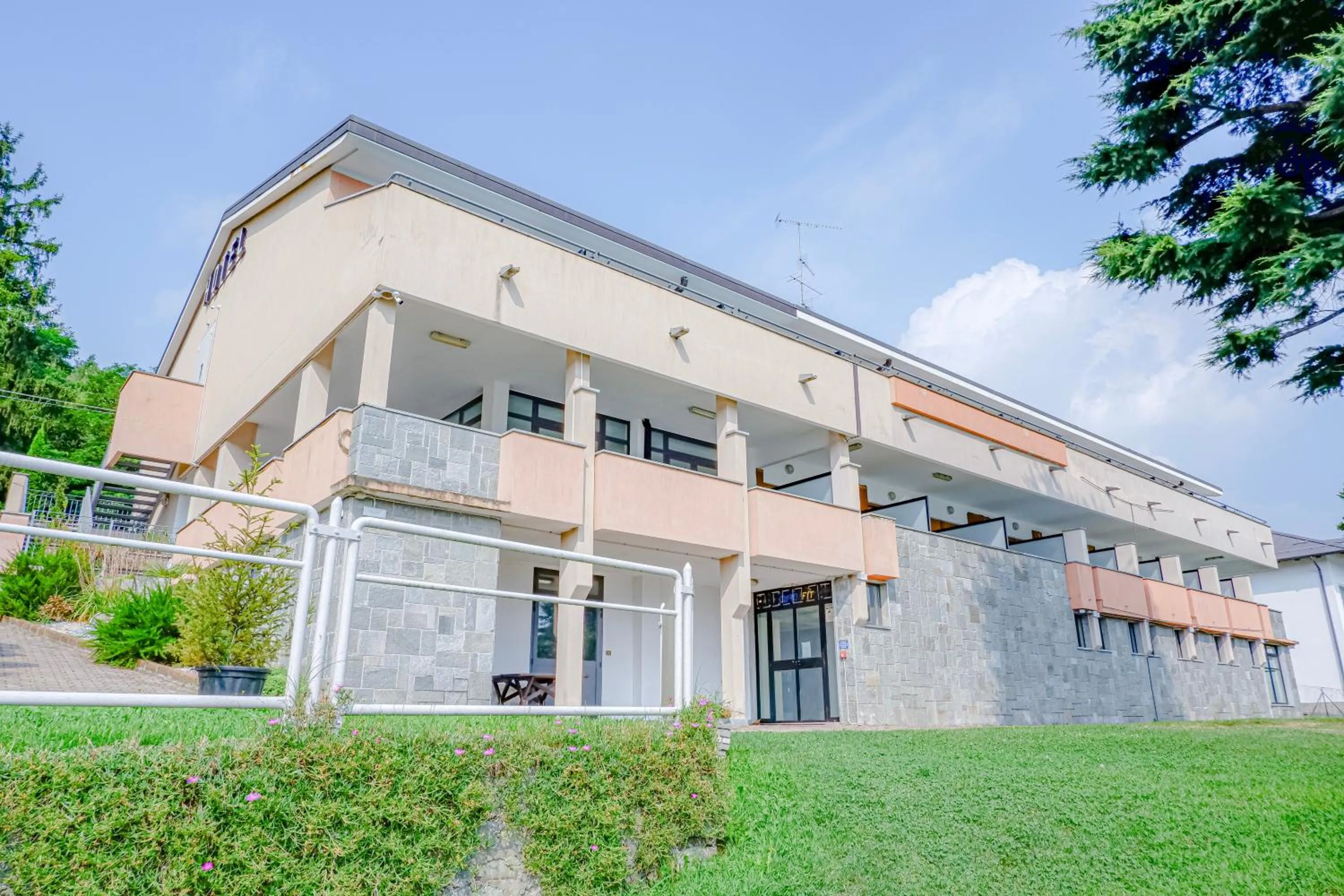 Property building in Hotel Chalet del Lago