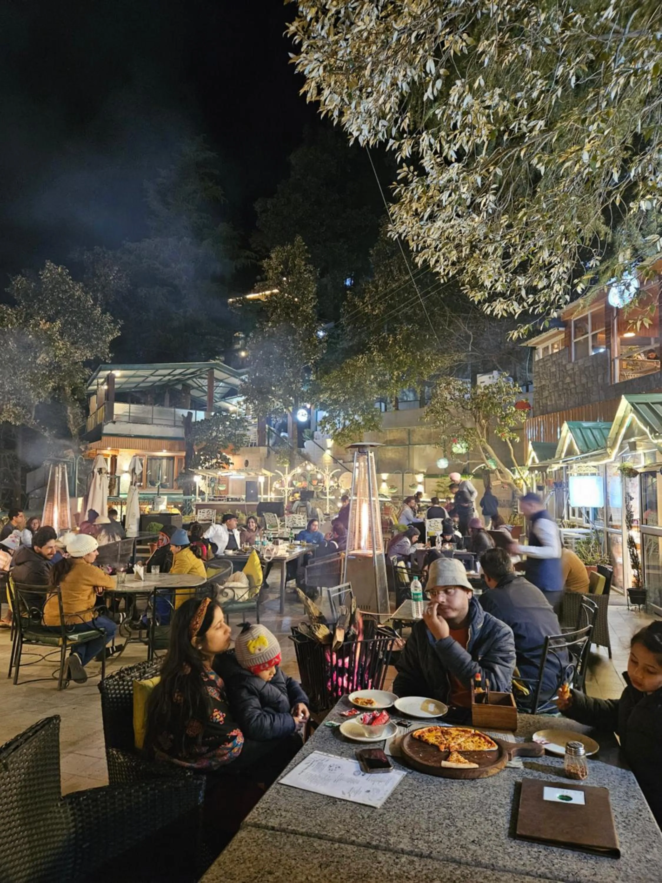 Restaurant/places to eat in Mongas Hotel & Resort