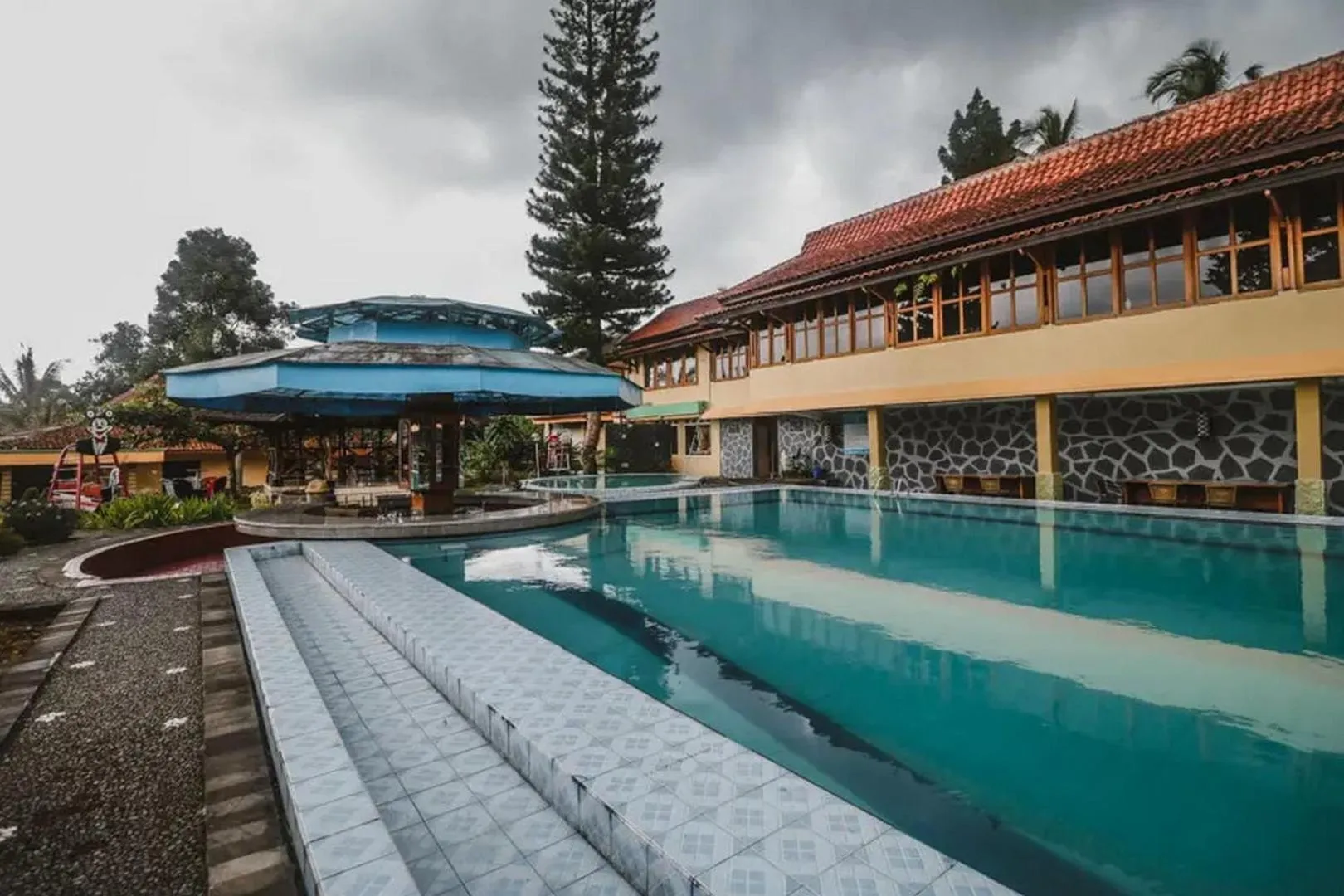 RedDoorz Plus at Neo Asri Hotel Megamendung Puncak Bogor