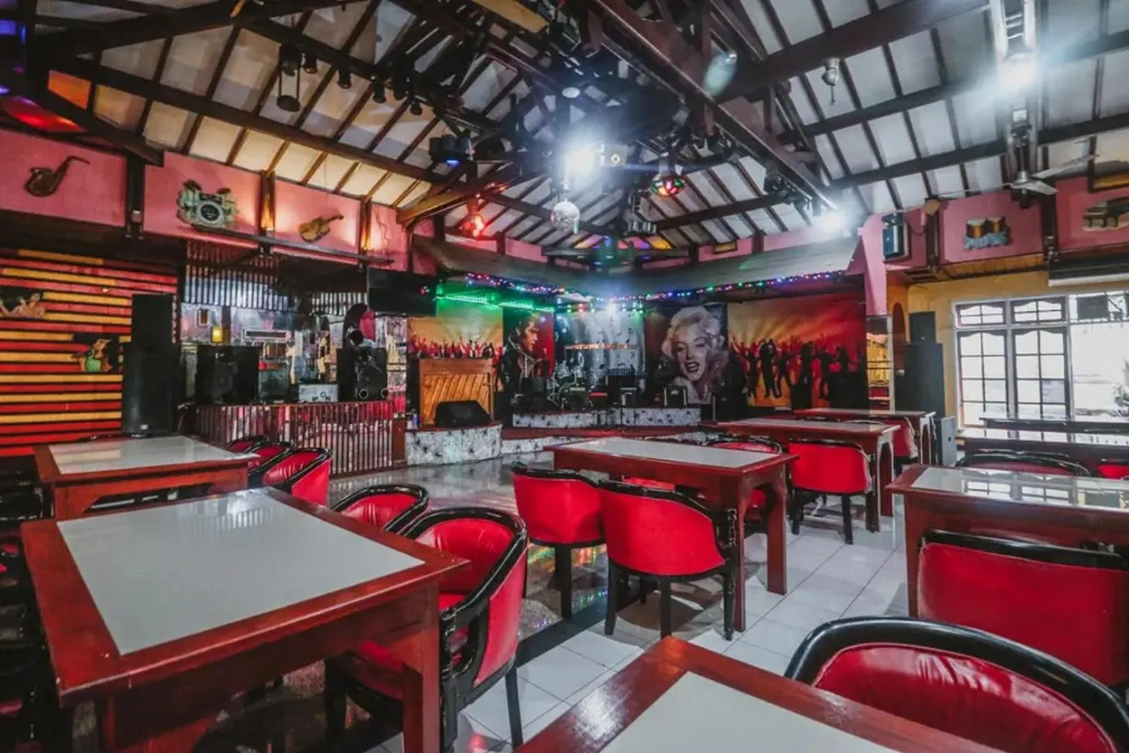 Restaurant/places to eat in RedDoorz Plus at Neo Asri Hotel Megamendung Puncak Bogor