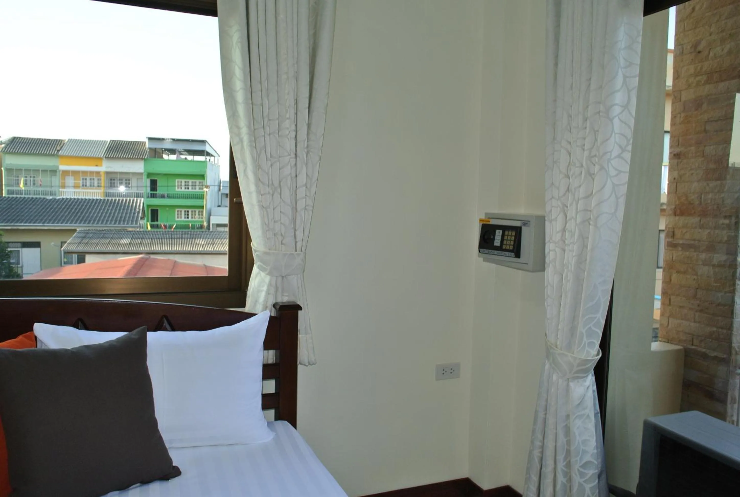 Day, Bed in Baan Taweesuk Guest House