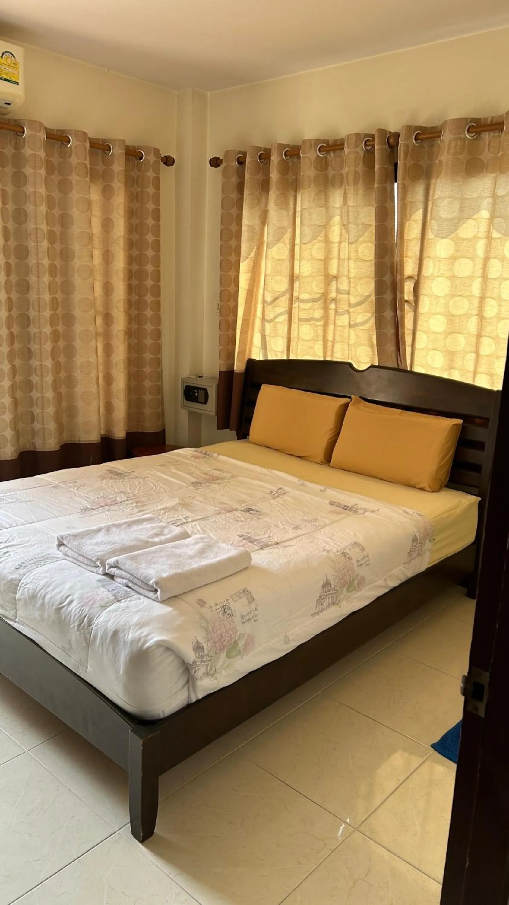 Bed in Baan Taweesuk Guest House