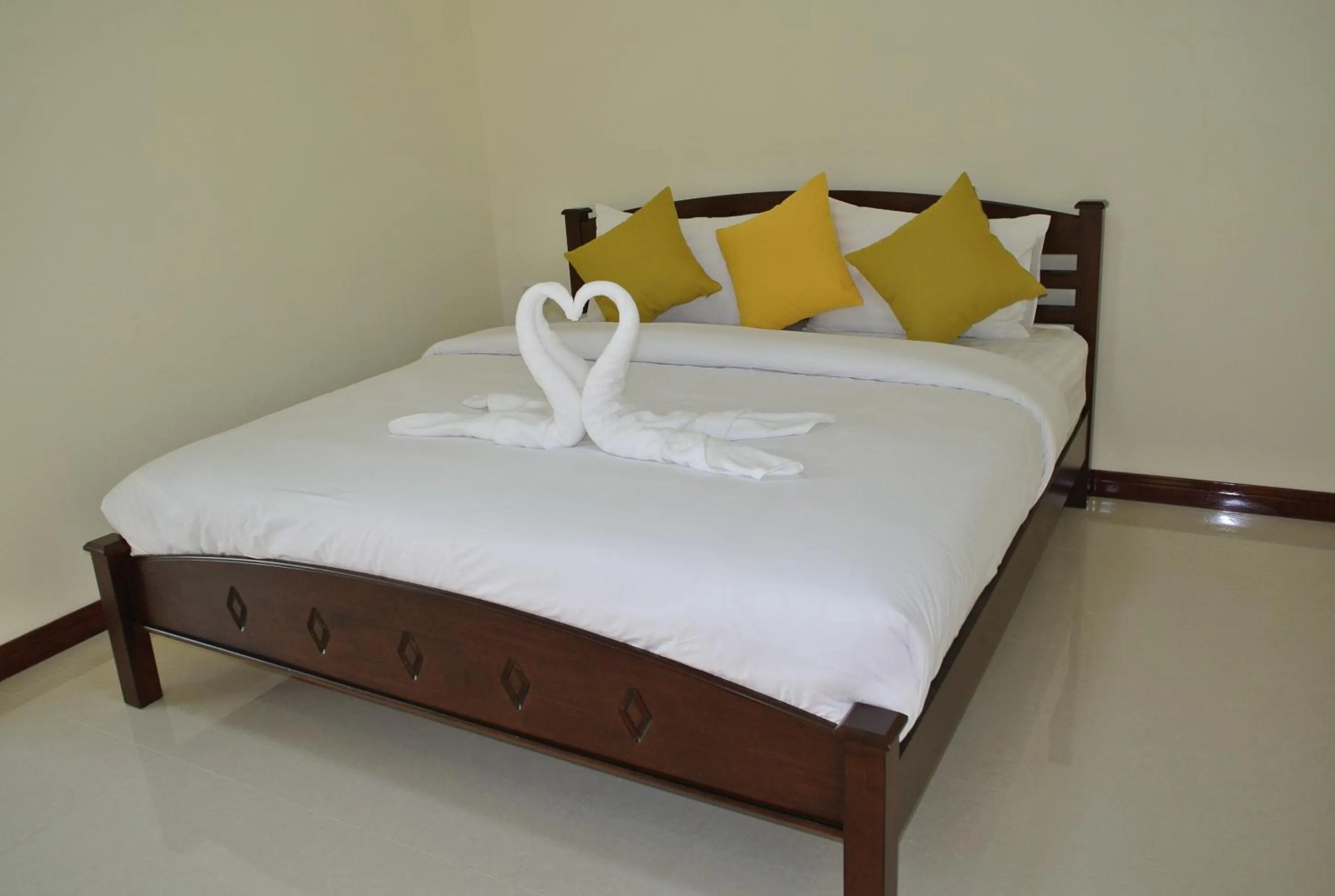 Photo of the whole room, Bed in Baan Taweesuk Guest House