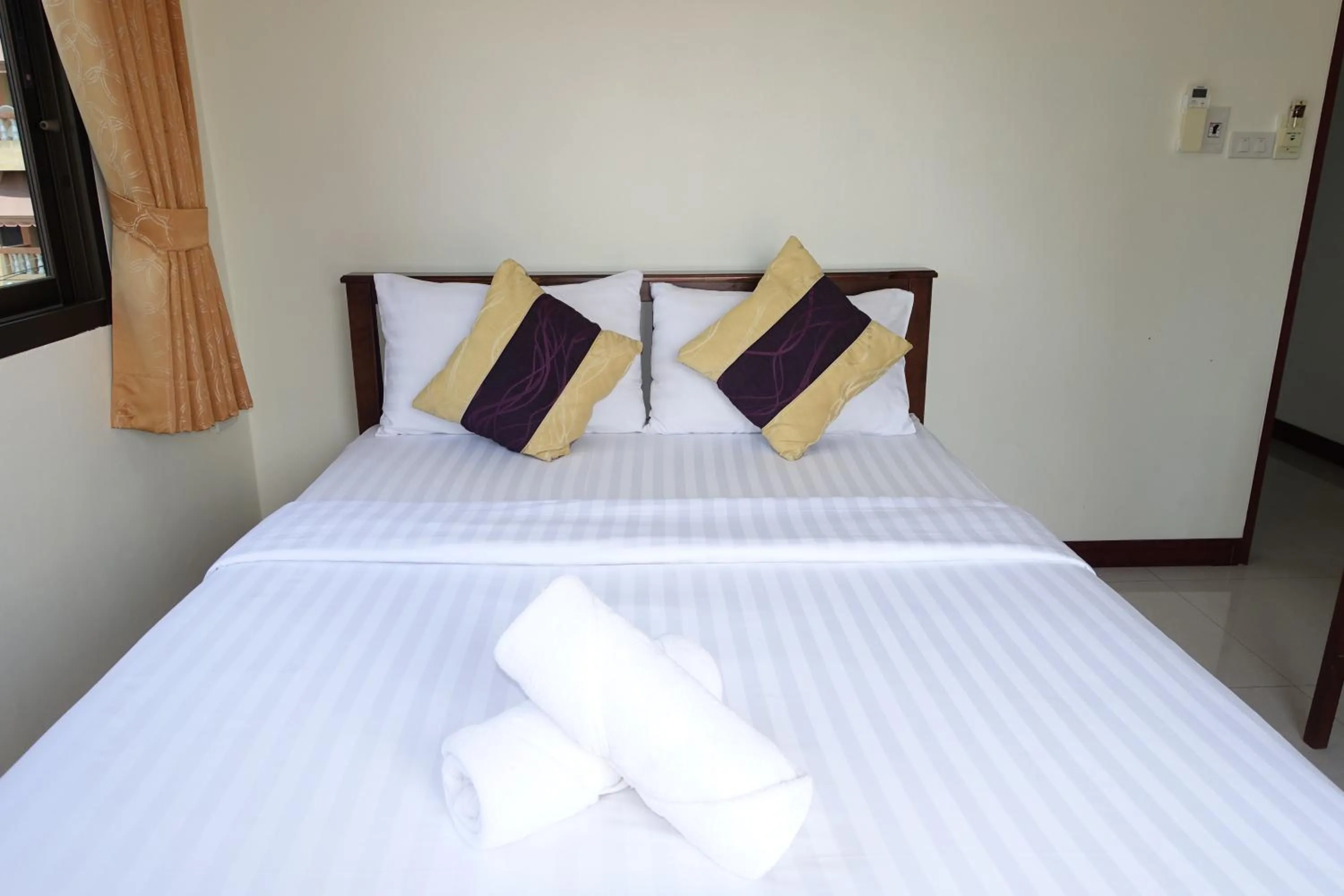 Bed in Baan Taweesuk Guest House