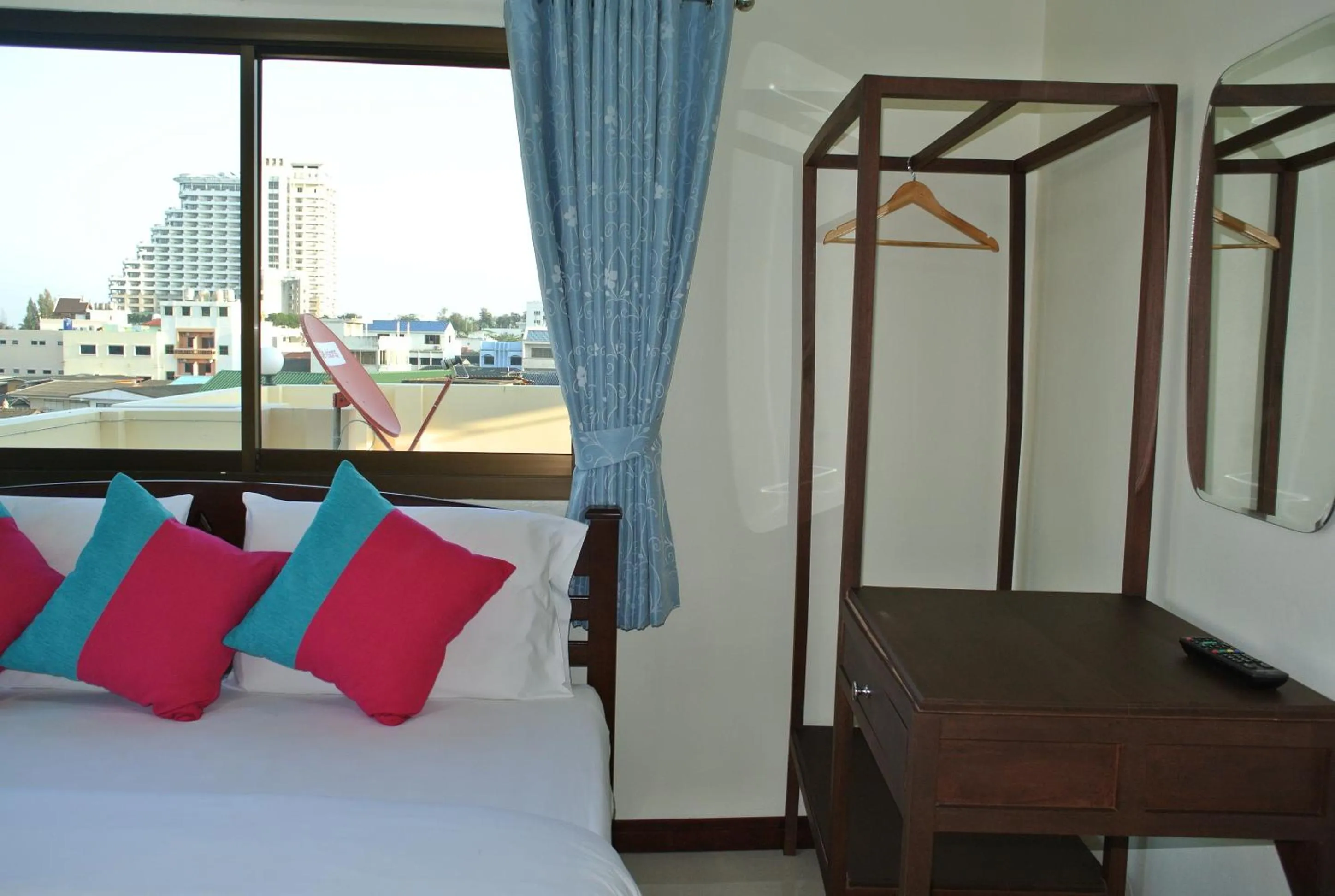 Day, Bed in Baan Taweesuk Guest House