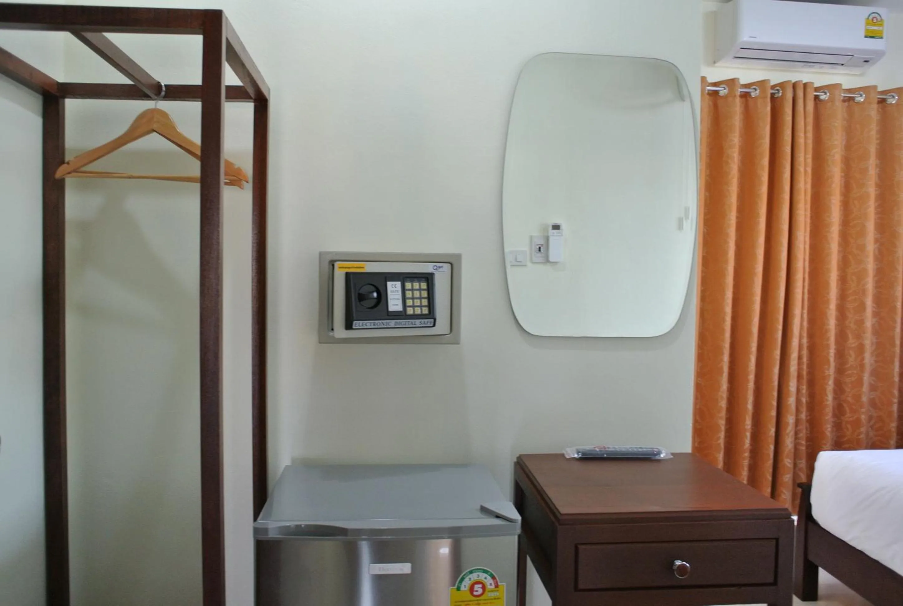 Decorative detail, Bed in Baan Taweesuk Guest House