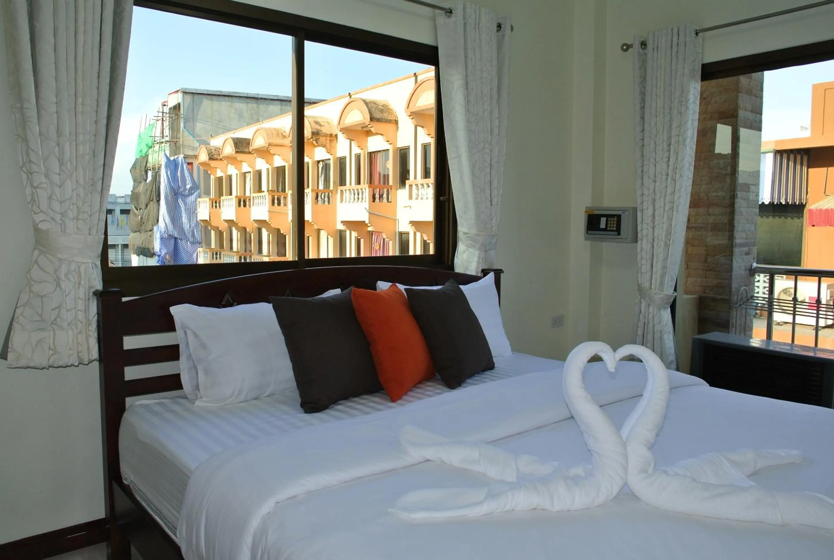 Day, Bed in Baan Taweesuk Guest House