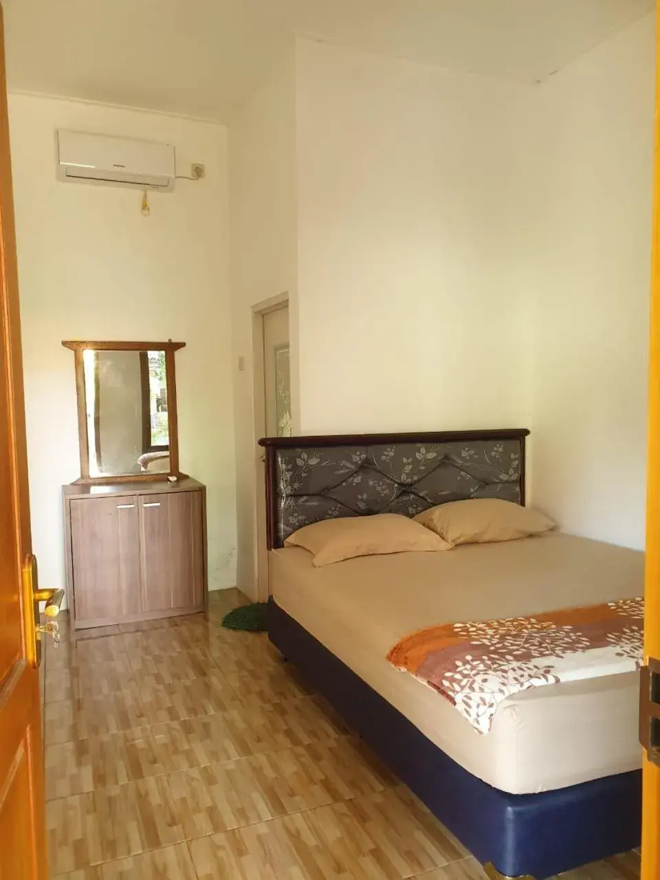 Standard Double Room in Nita's Homestay Banyuwangi Standard Double Room in Nita's Homestay Banyuwangi