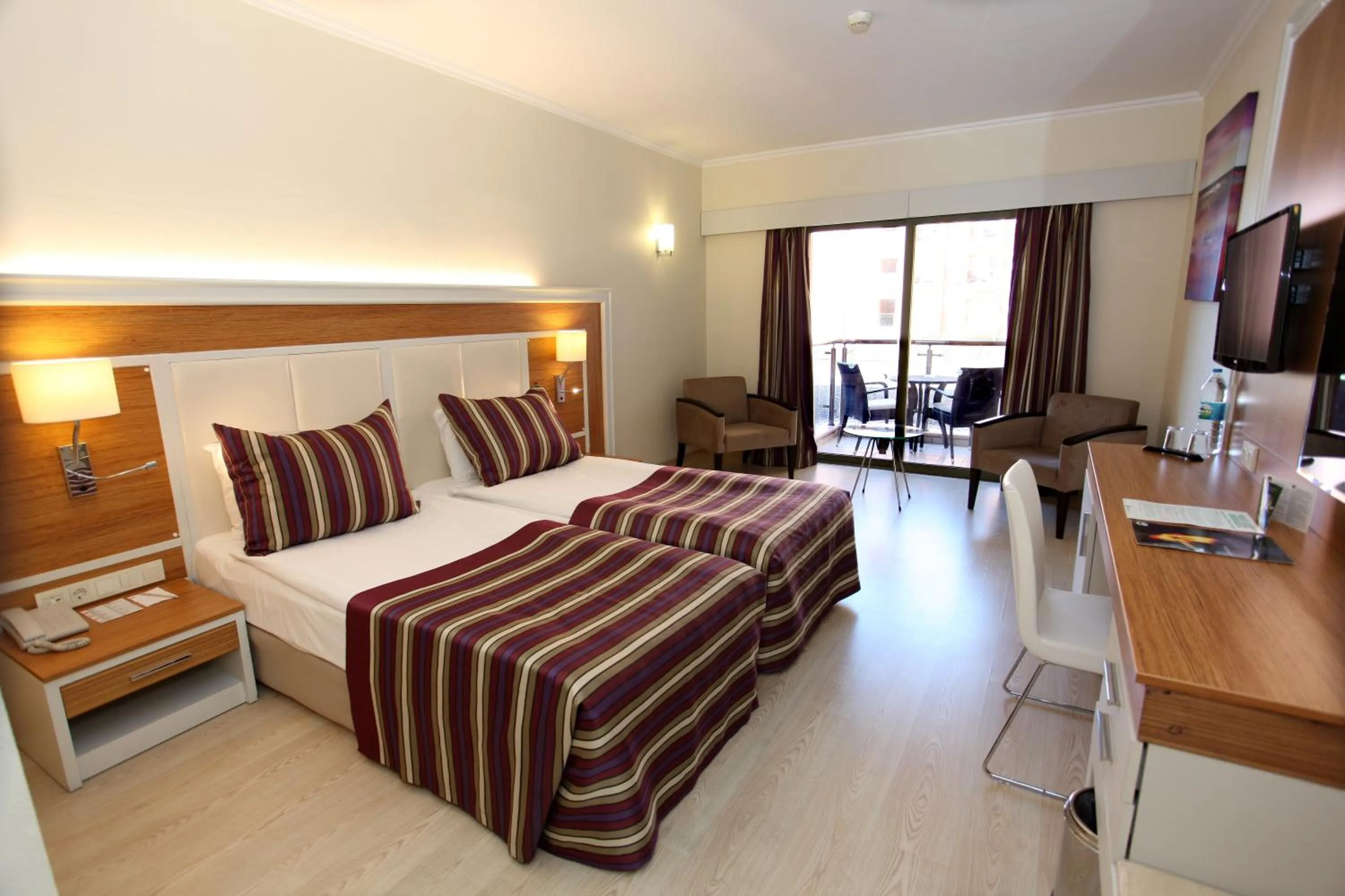 Photo of the whole room, Bed in AQI Pegasos Royal