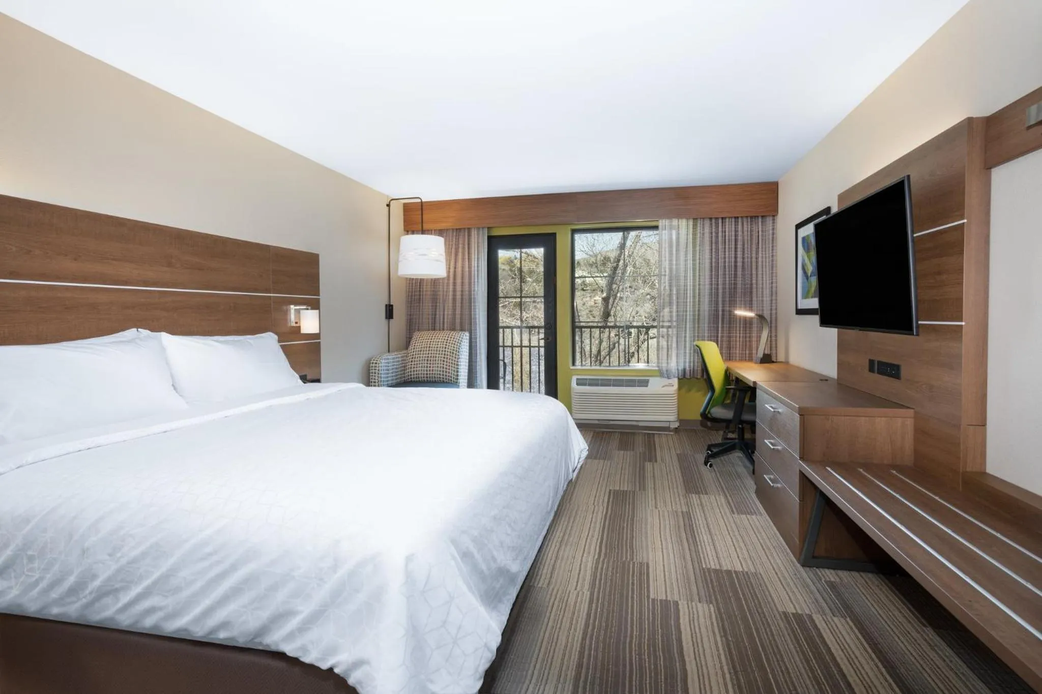 Photo of the whole room, Bed in Holiday Inn Express Durango Downtown- Animas River