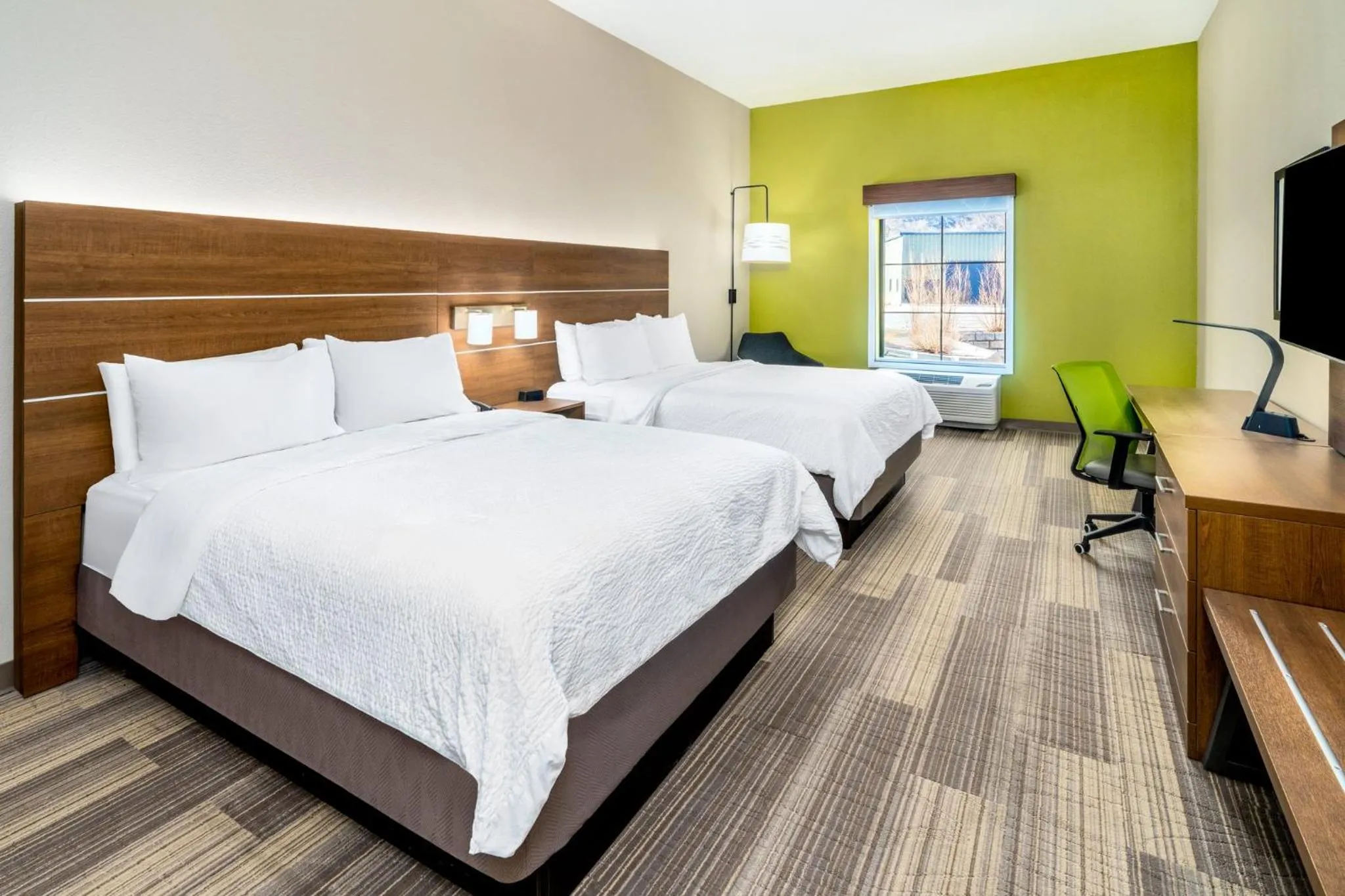 Photo of the whole room, Bed in Holiday Inn Express Durango Downtown- Animas River