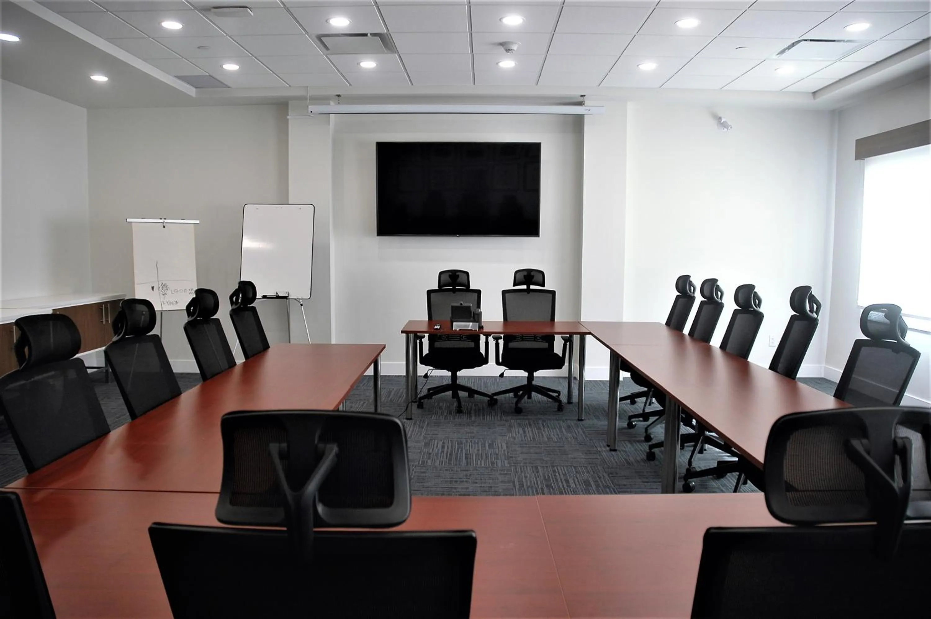 Meeting/conference room in Holiday Inn Express & Suites - Edmonton SW – Windermere by IHG