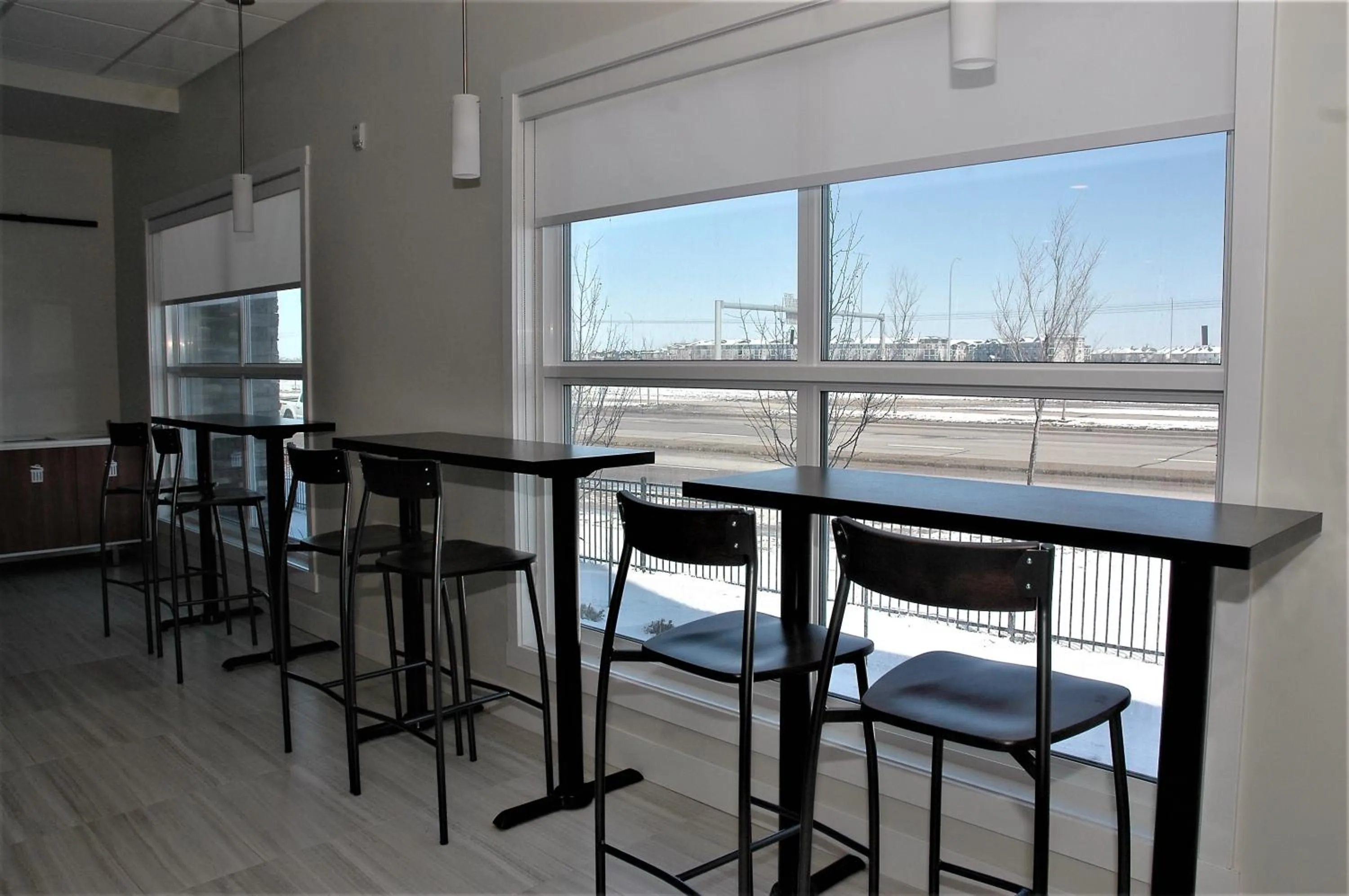 Lounge or bar in Holiday Inn Express & Suites - Edmonton SW – Windermere by IHG