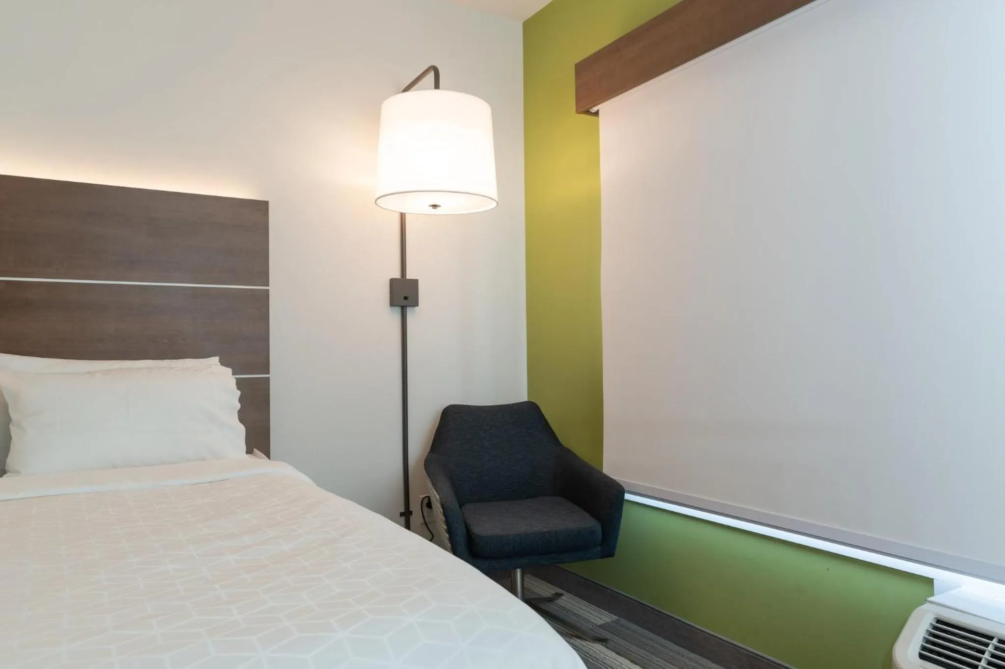 Photo of the whole room, Bed in Holiday Inn Express & Suites - Edmonton SW – Windermere by IHG