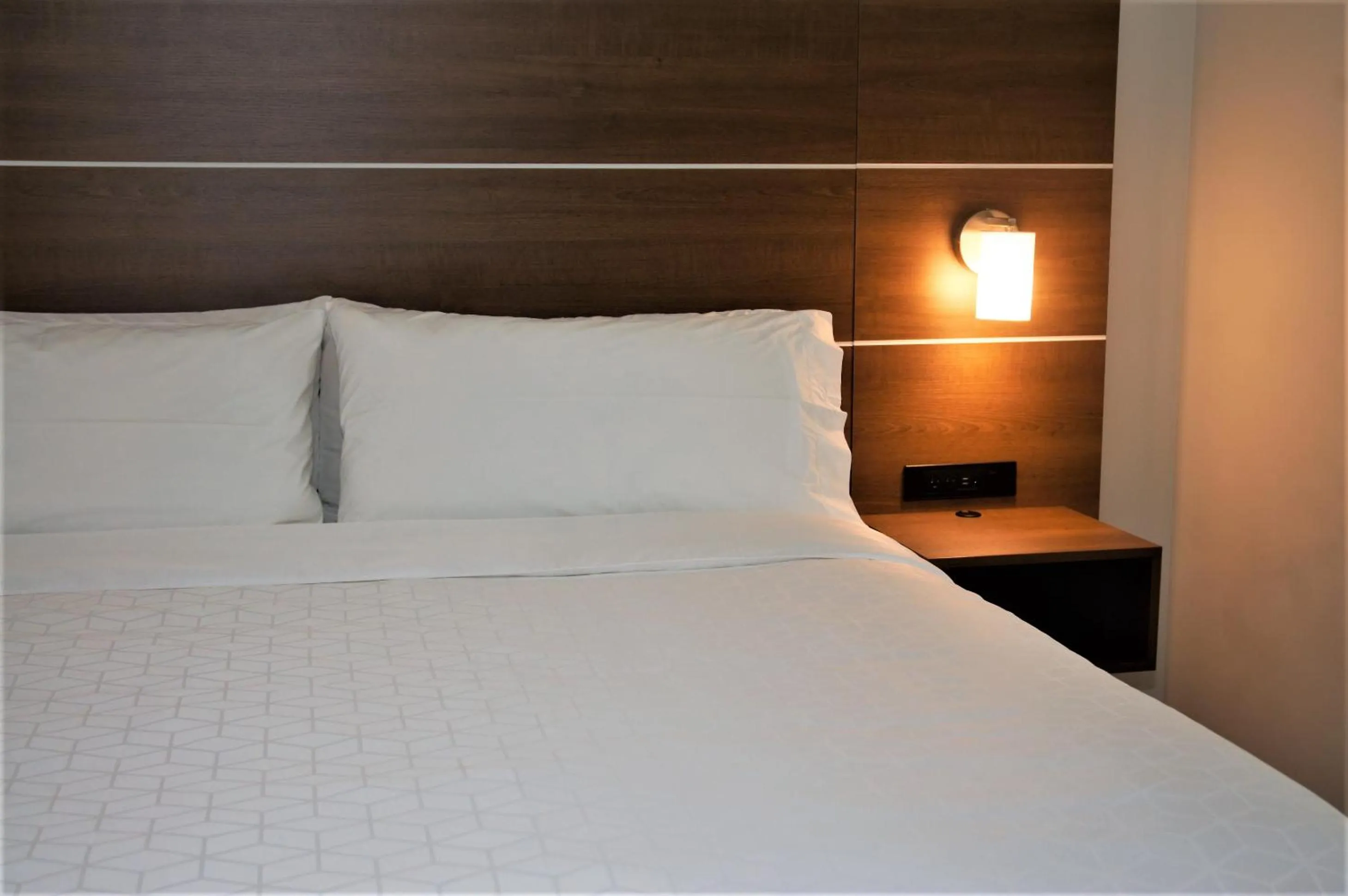 Bed in Holiday Inn Express & Suites - Edmonton SW – Windermere by IHG