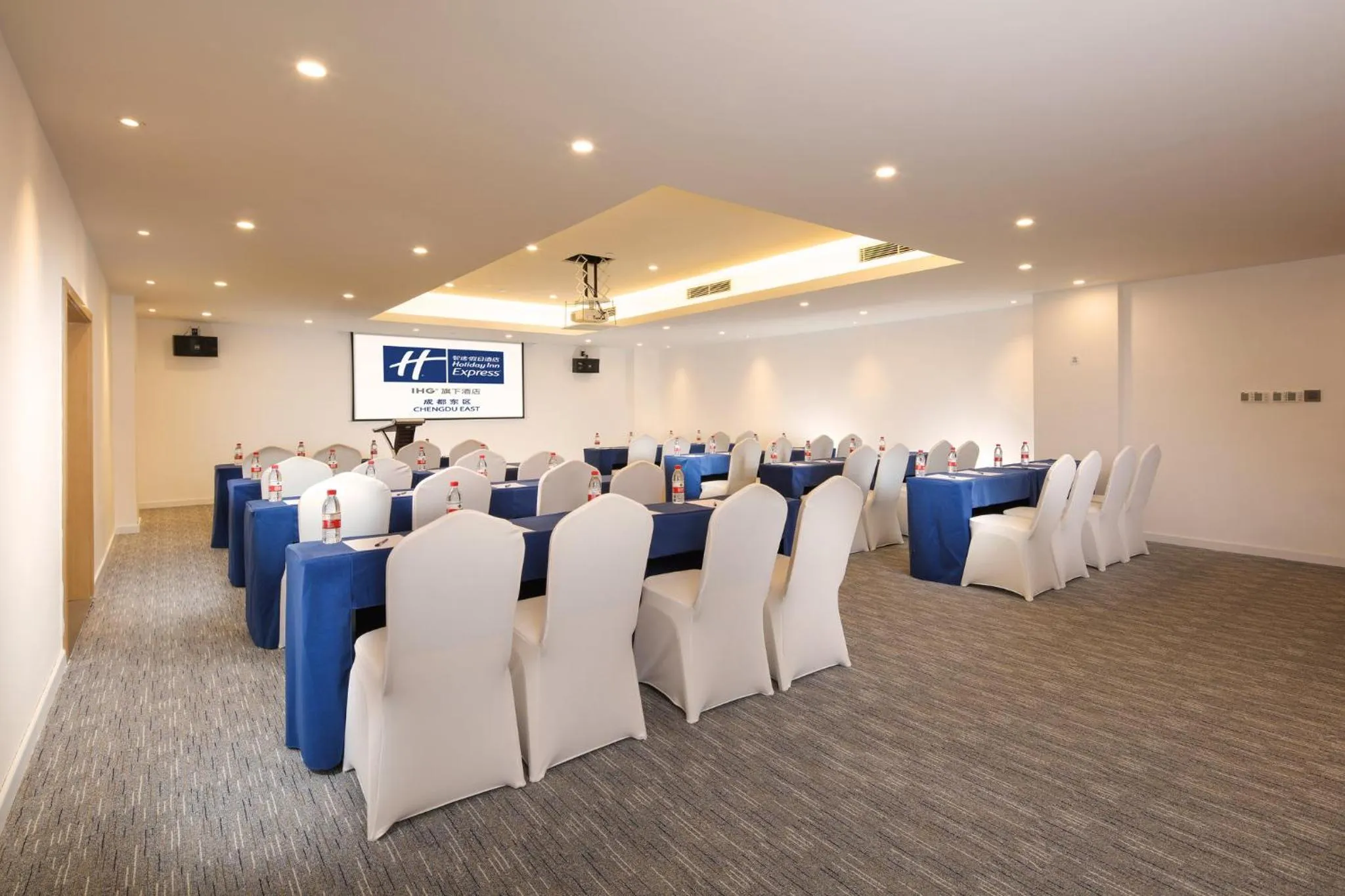 Meeting/conference room in Holiday Inn Express Chengdu East Railway by lHG - Near The World Games Gymnasium