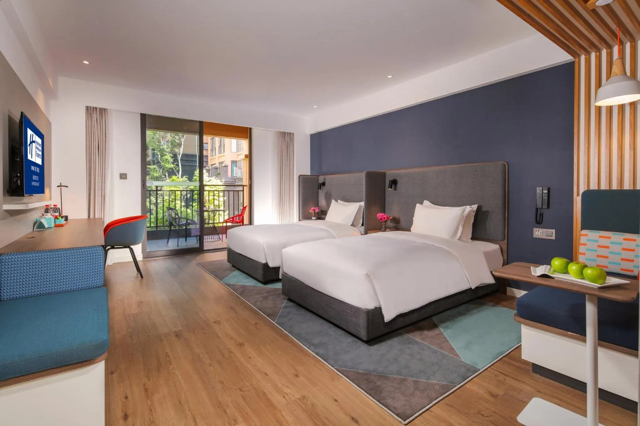 Photo of the whole room, Bed in Holiday Inn Express Chengdu East Railway by lHG - Near The World Games Gymnasium