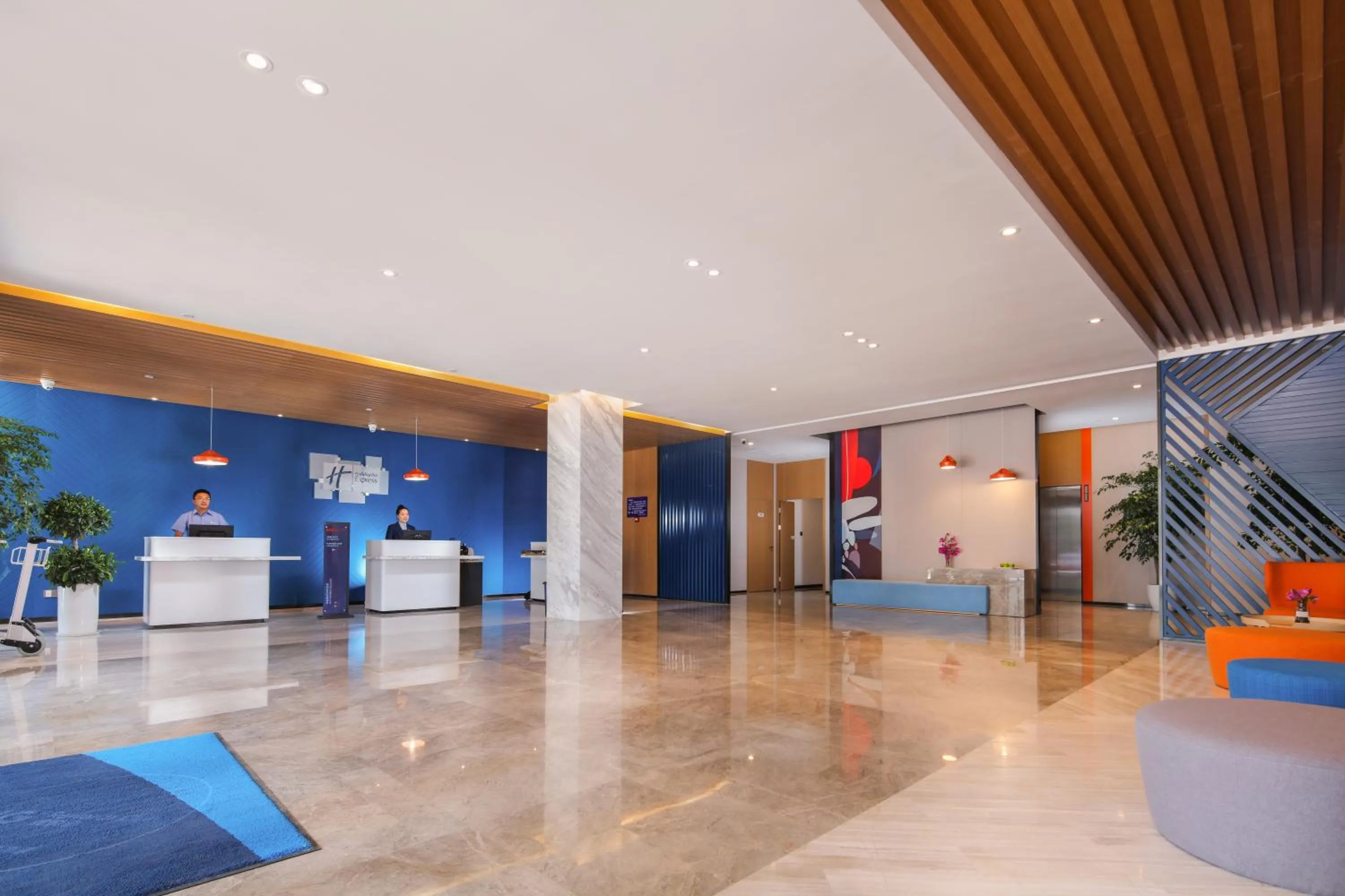 Lobby or reception in Holiday Inn Express Chengdu East Railway by lHG - Near The World Games Gymnasium