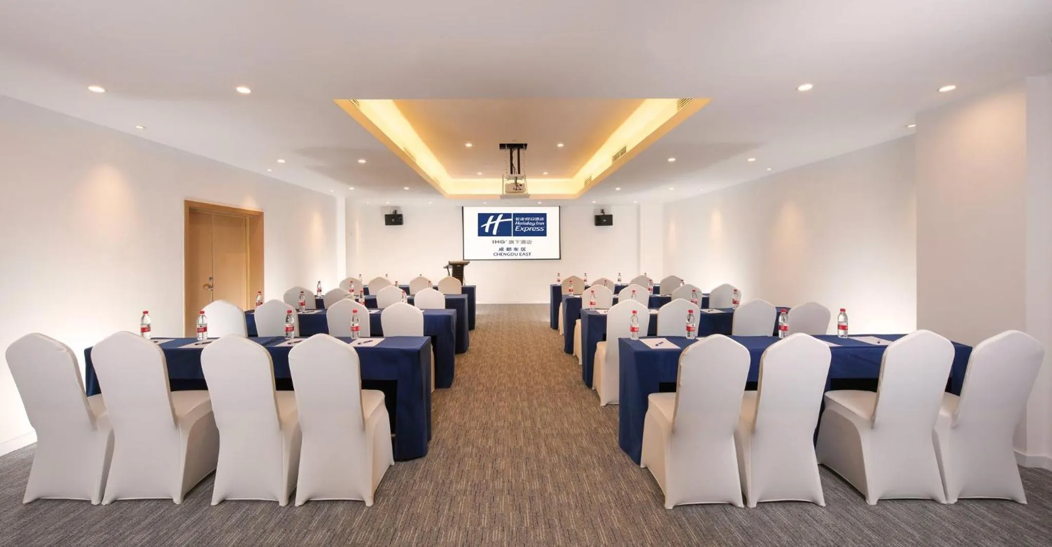 Meeting/conference room in Holiday Inn Express Chengdu East Railway by lHG - Near The World Games Gymnasium