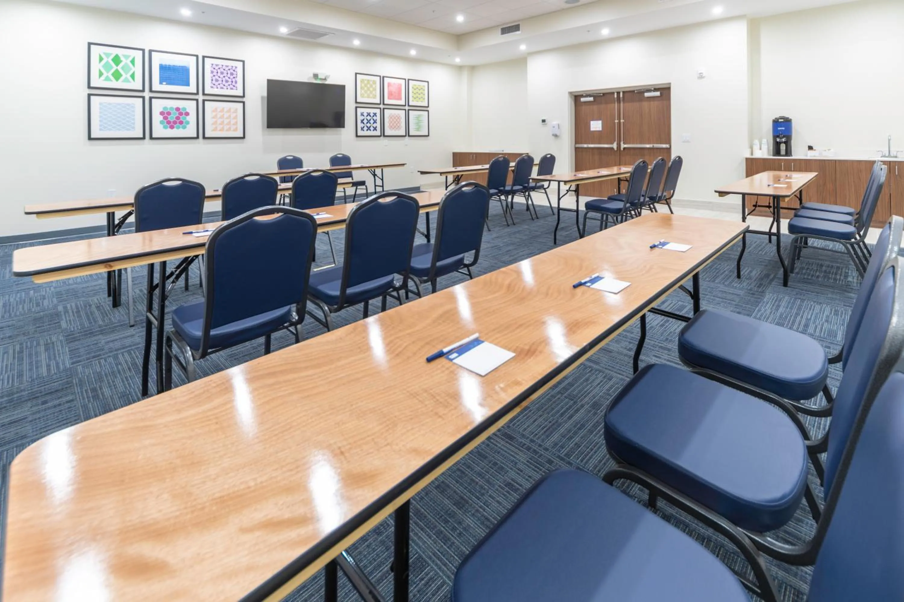 Business facilities in Holiday Inn Express & Suites - Fort Myers Airport by IHG