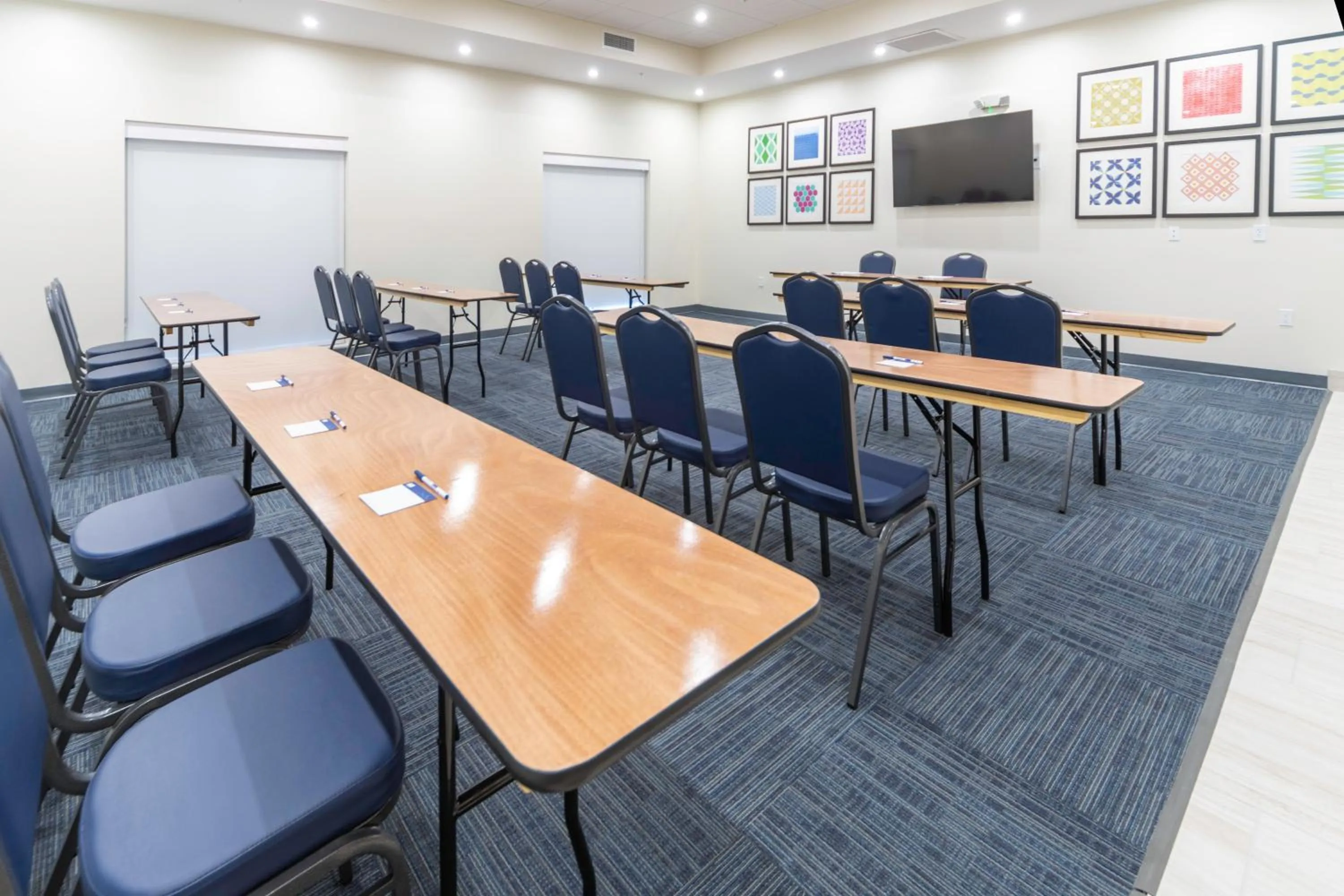 Meeting/conference room in Holiday Inn Express & Suites - Fort Myers Airport by IHG