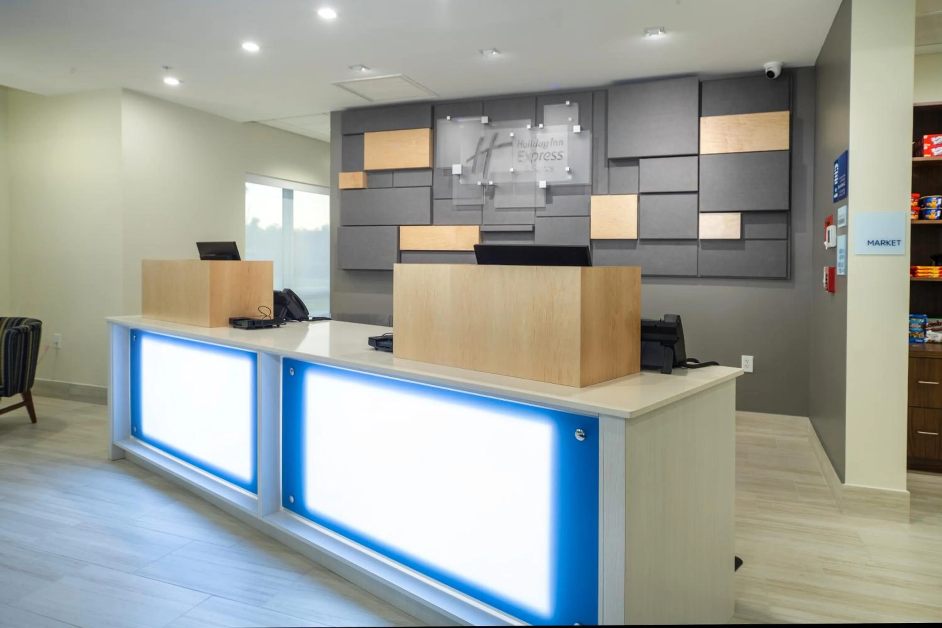 Property building in Holiday Inn Express & Suites - Fort Myers Airport by IHG