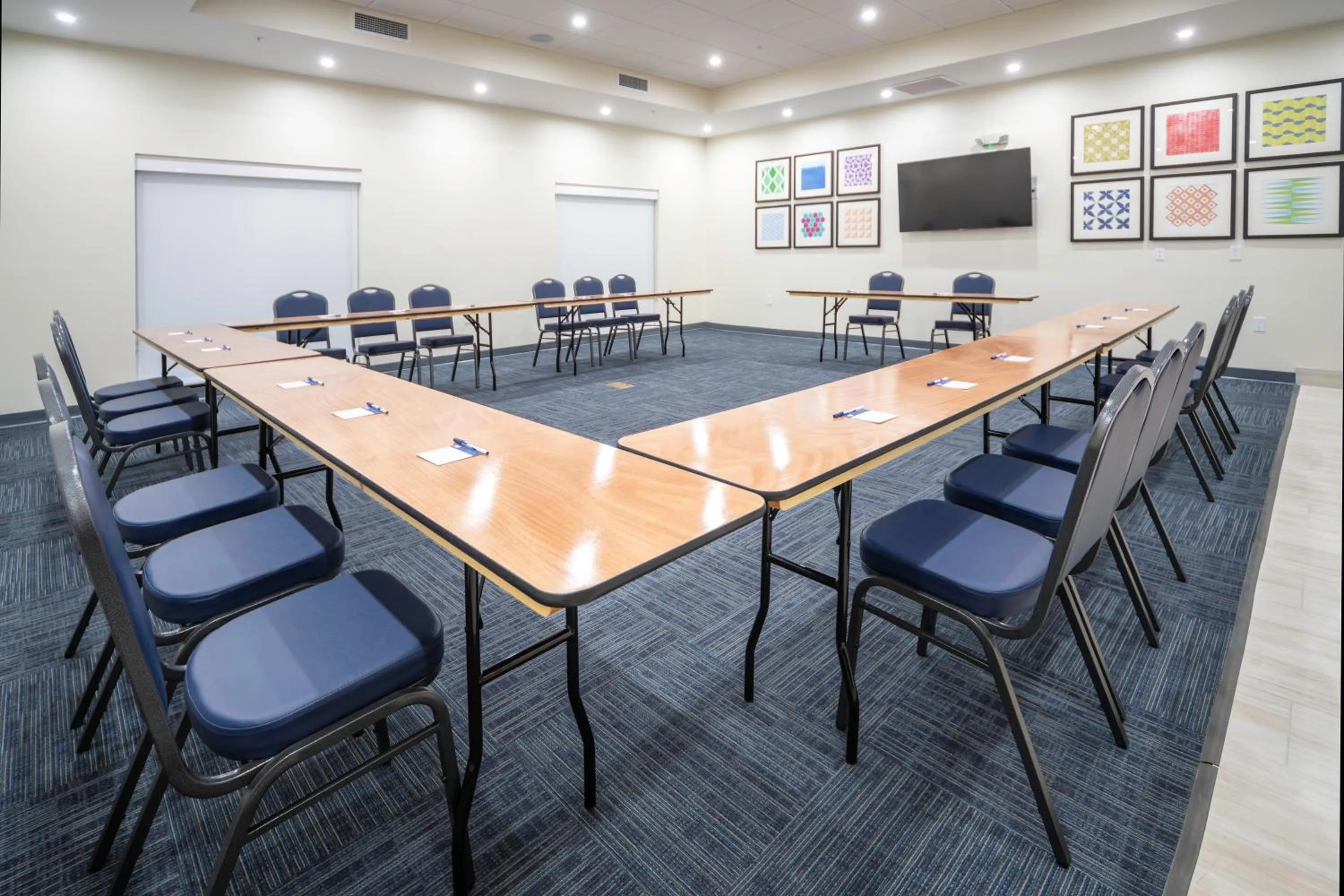 Meeting/conference room in Holiday Inn Express & Suites - Fort Myers Airport by IHG