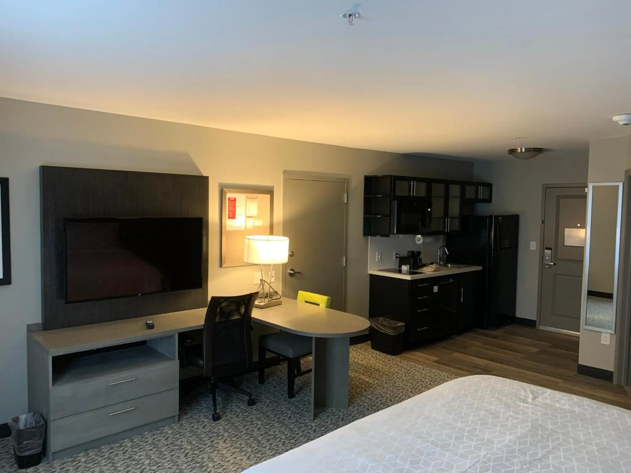 Photo of the whole room, Bed in Candlewood Suites - Lebanon by IHG