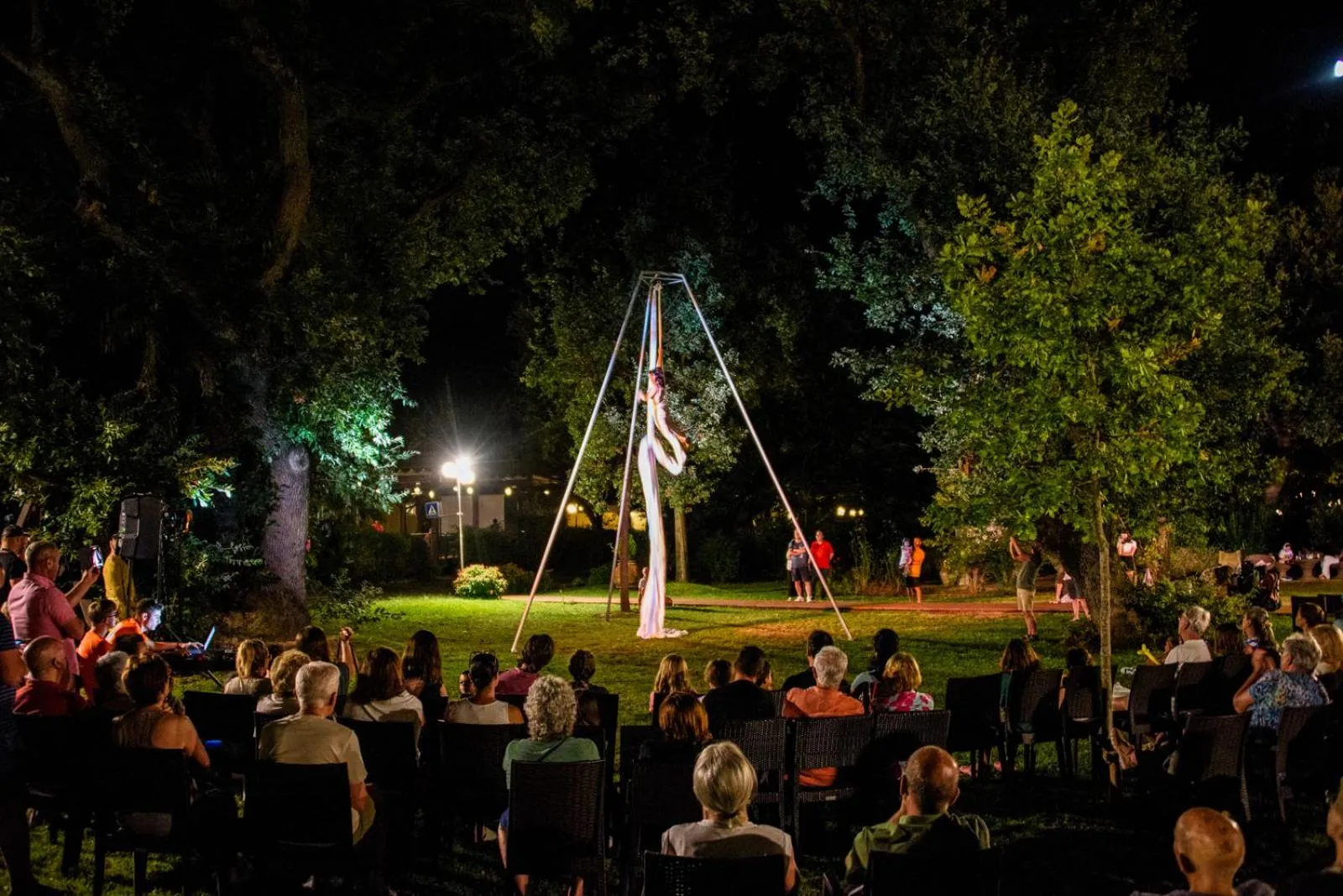Evening entertainment in Hotel Riva degli Etruschi