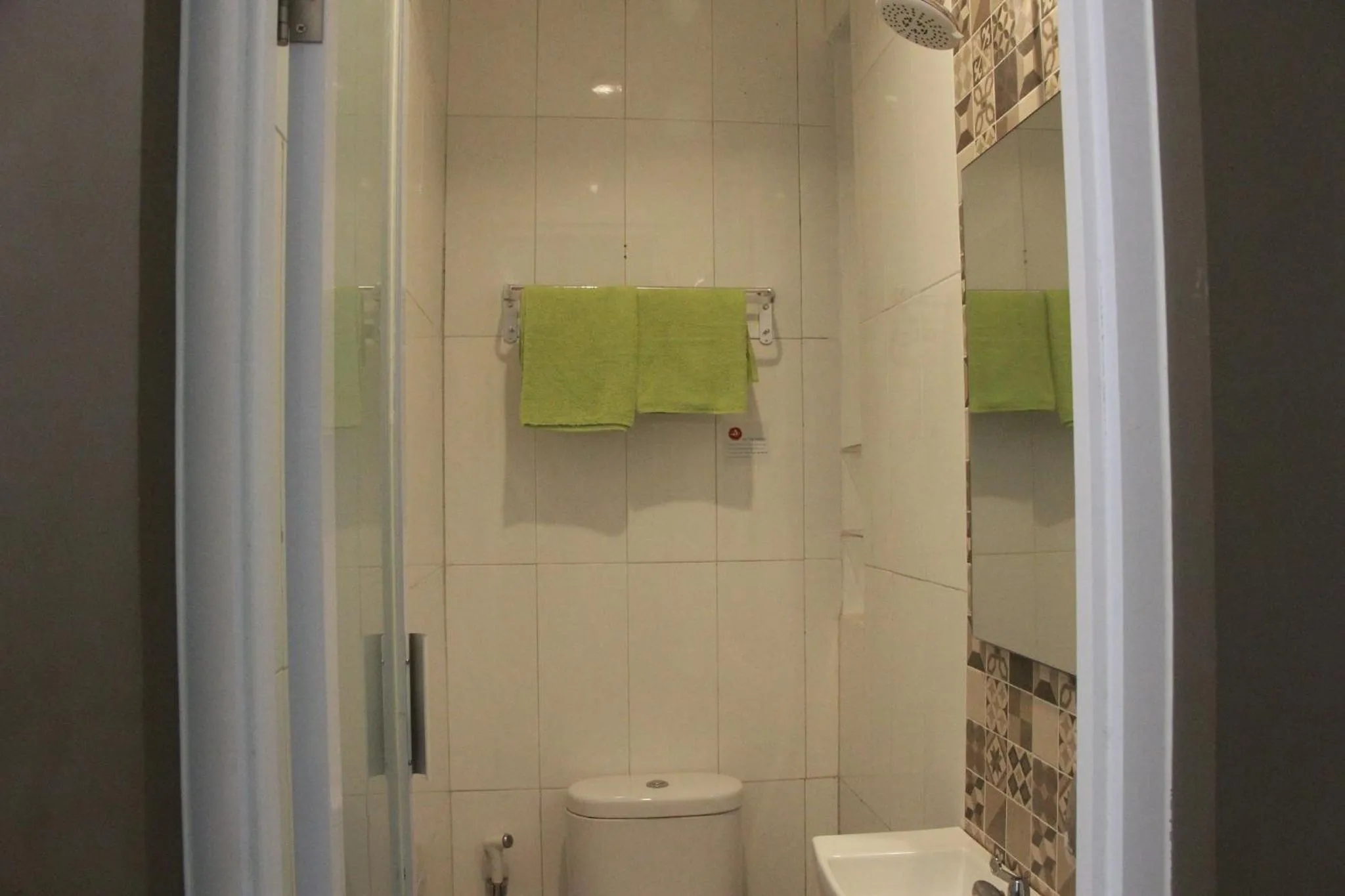 Shower in The Peak Guest House