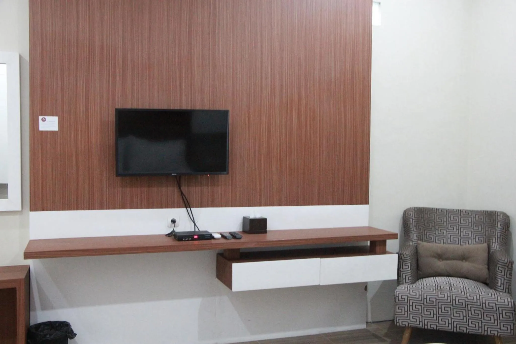 TV and multimedia in The Peak Guest House